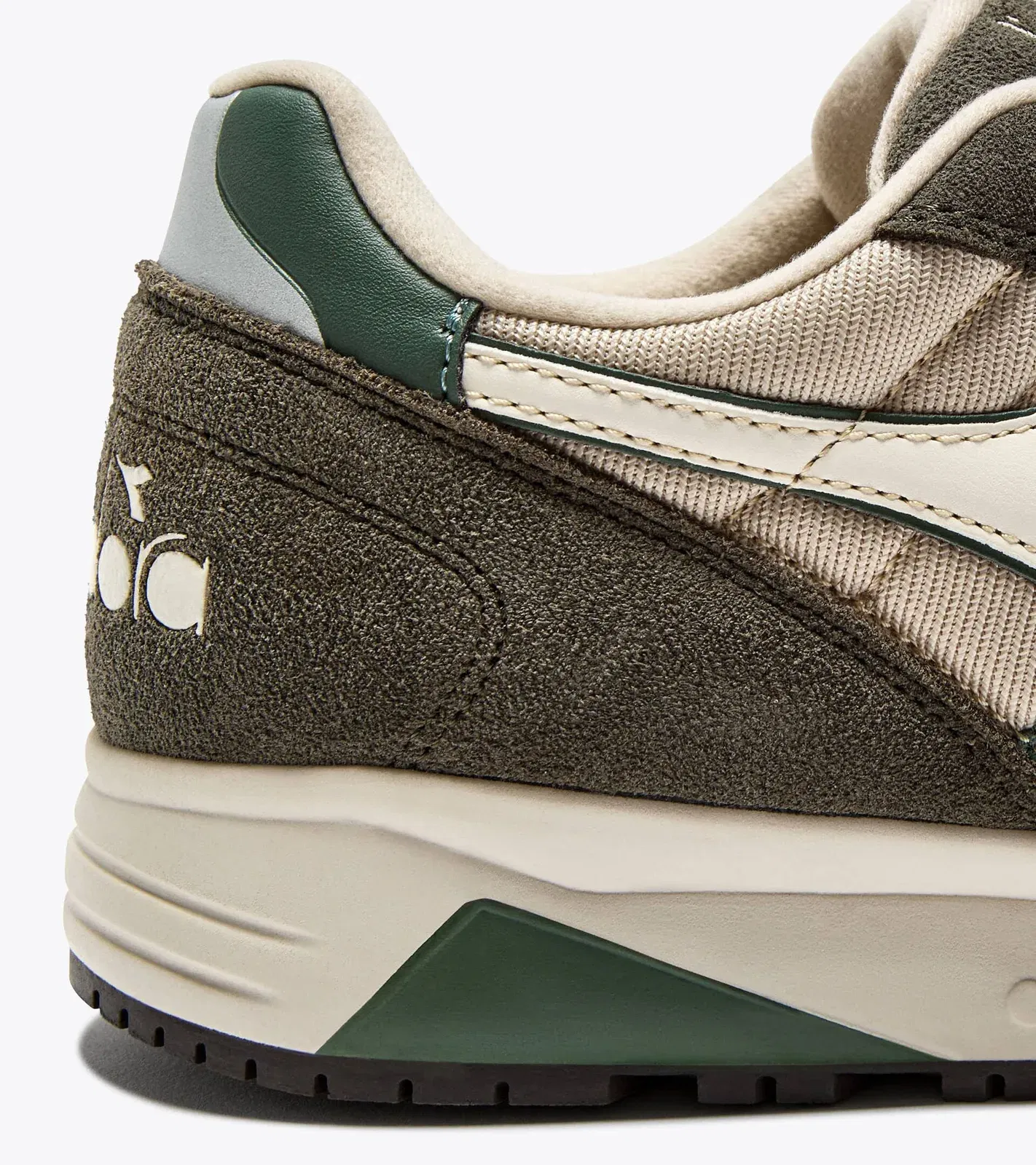 Diadora N902 Tofu /Tarmac/Duck Green