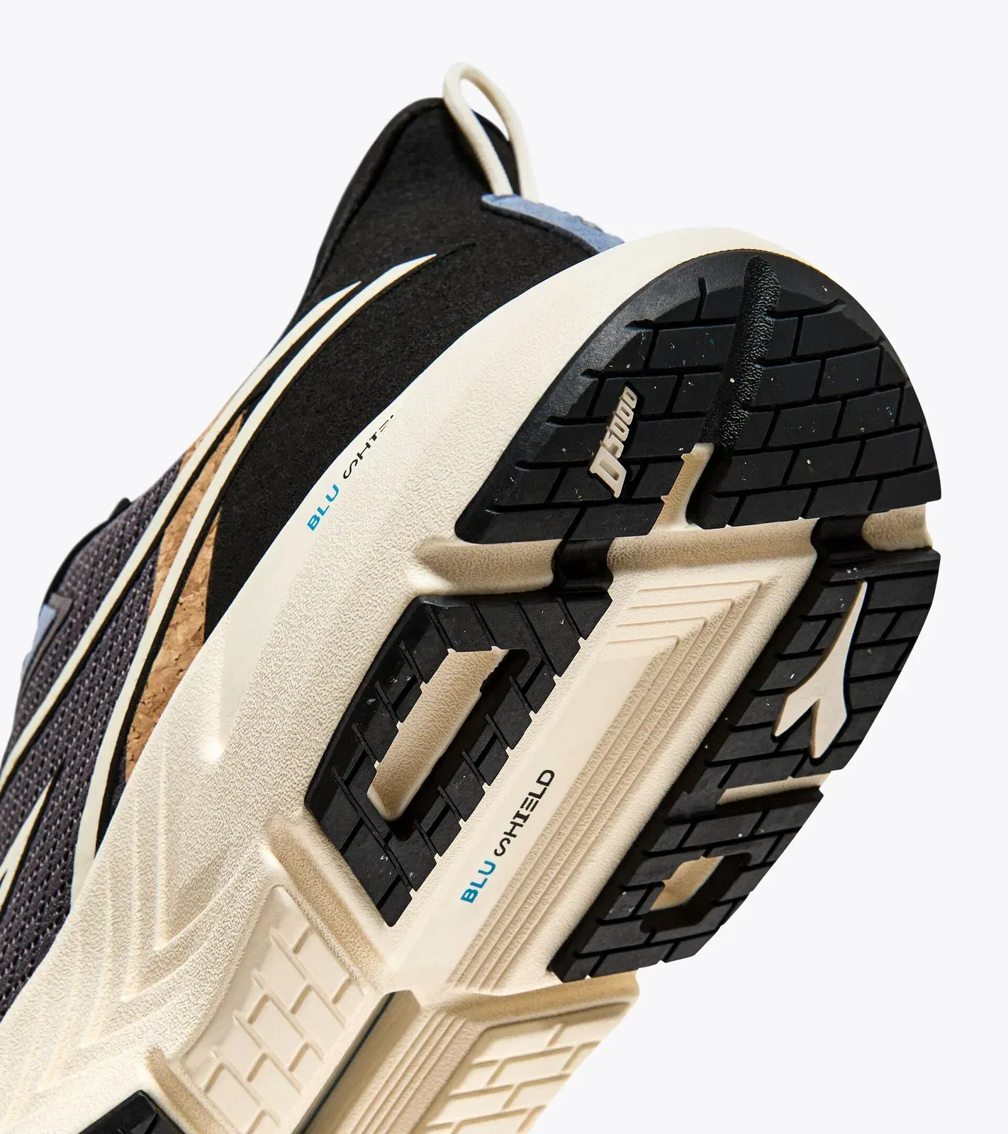 Diadora Mythos Blushield Volo 4 2030 Steel Gray/Black