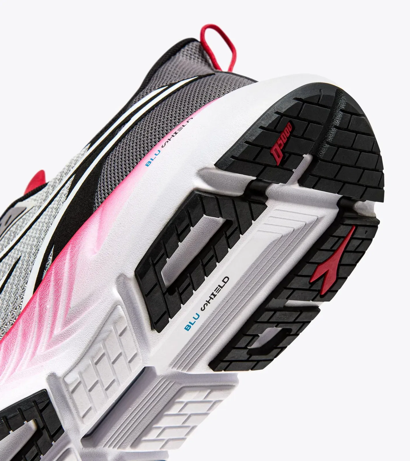 Diadora Mythos Blushield Volo 4 Silver Dd/Steel Gray/White