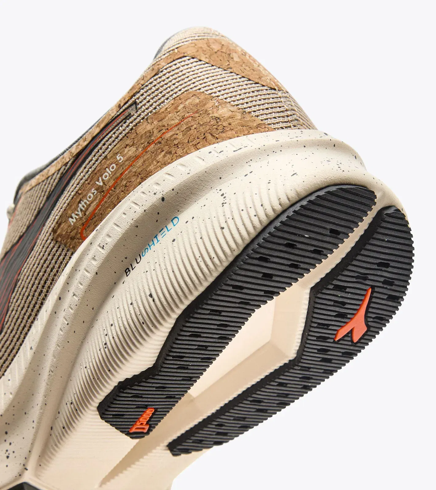 Diadora Mythos Blushield Volo 5 2030 Beige/Steel Gray