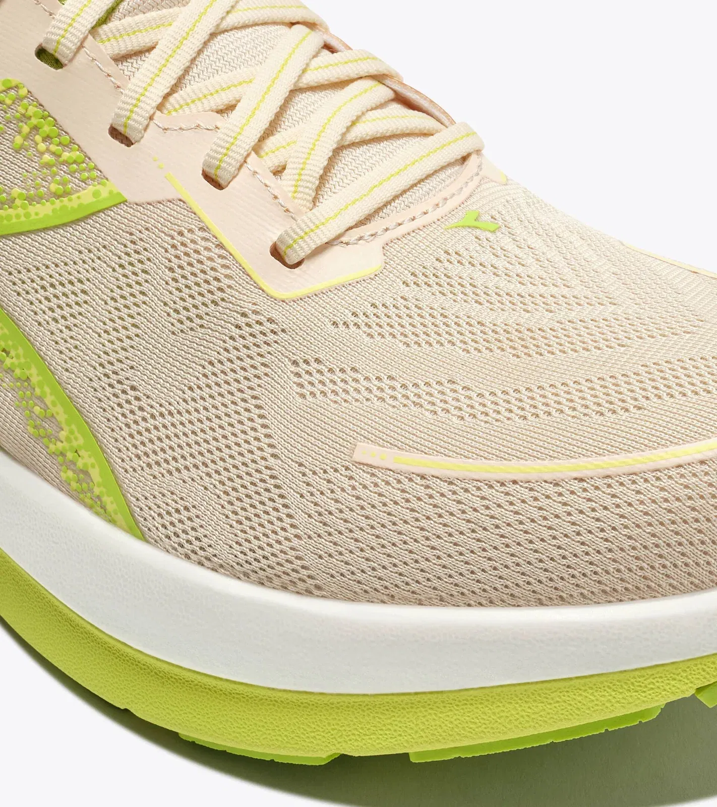 Diadora Mythos Blushield Vigore V Buttercream /Minced Quince