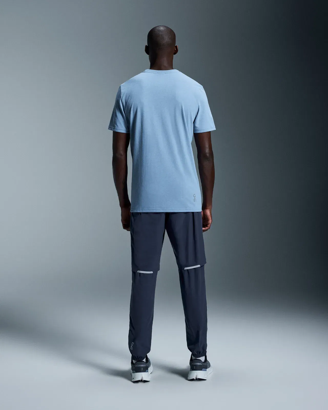 On On Run-T Chambray