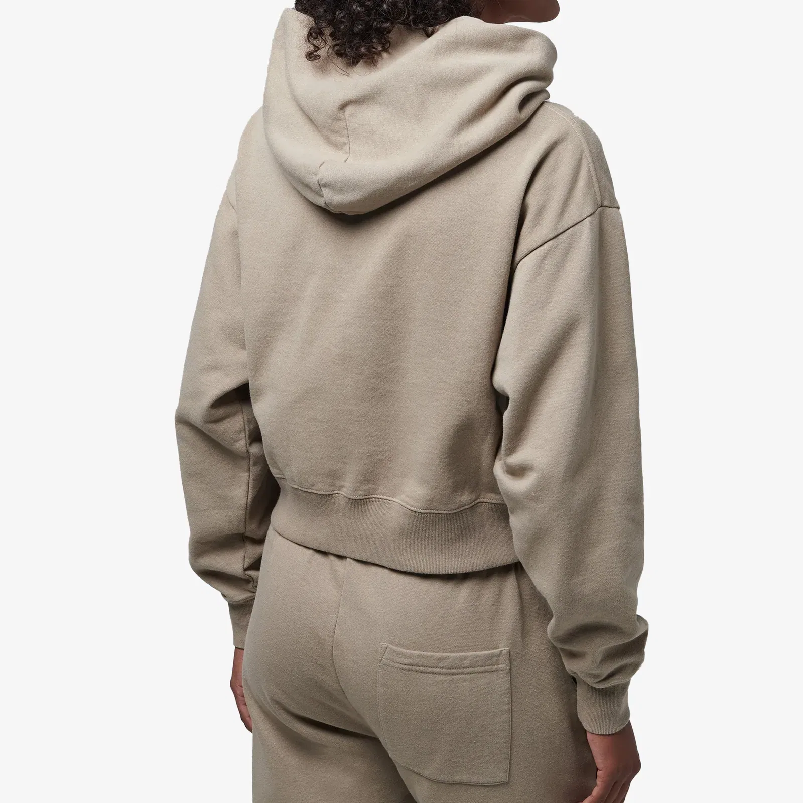 SPORTY & RICH VENDOME SCRIPT EMBROIDERED CROPPED HOODIE { BEIGE