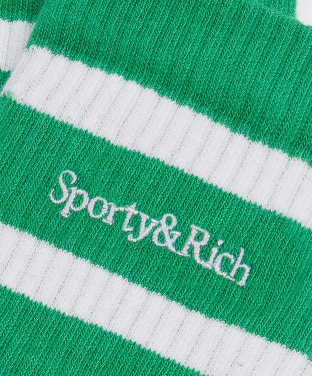 SPORTY & RICH SERIF LOGO SOCKS { VERDE/WHITE