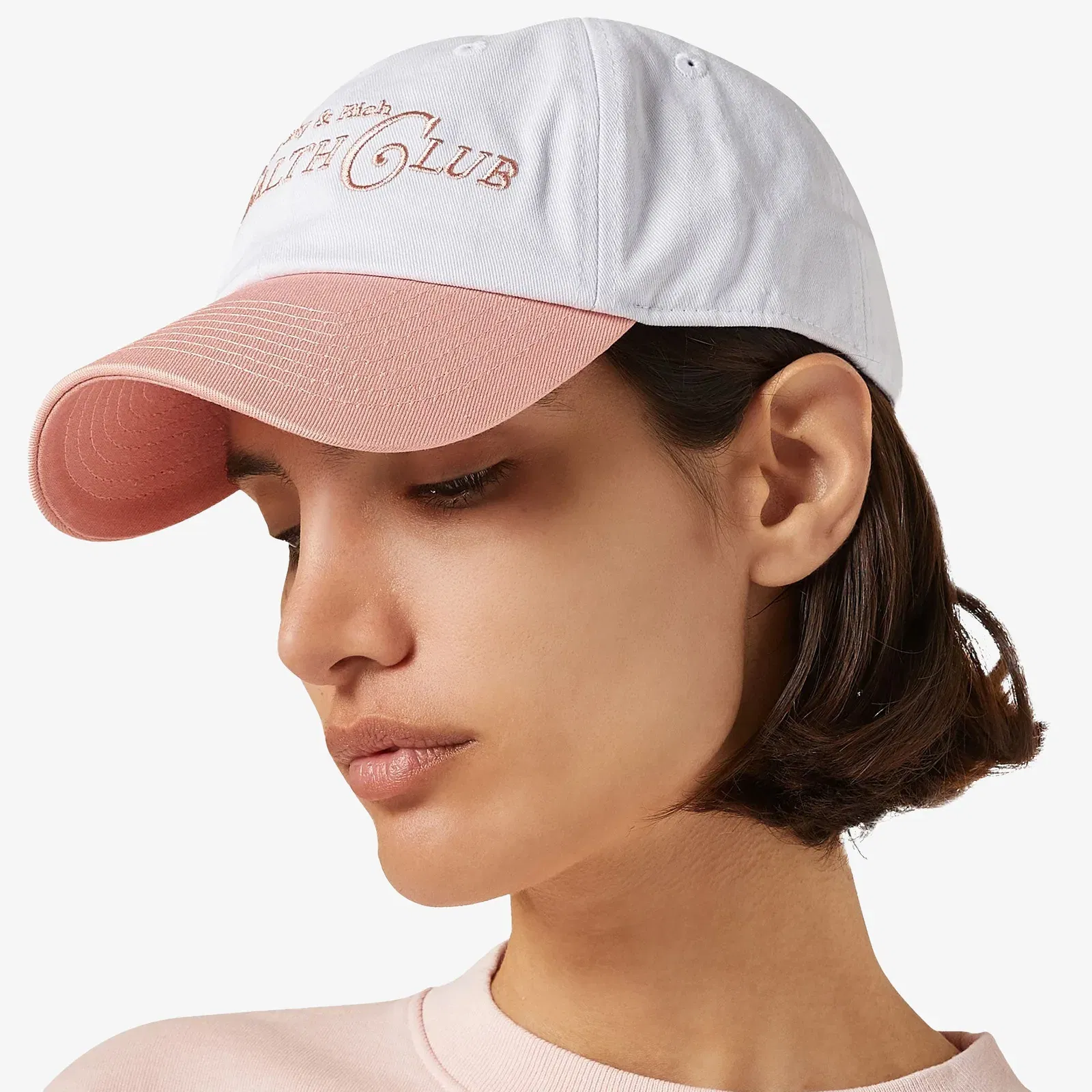 SPORTY & RICH RIZZOLI EMBROIDERED HAT { WHITE/BALLET