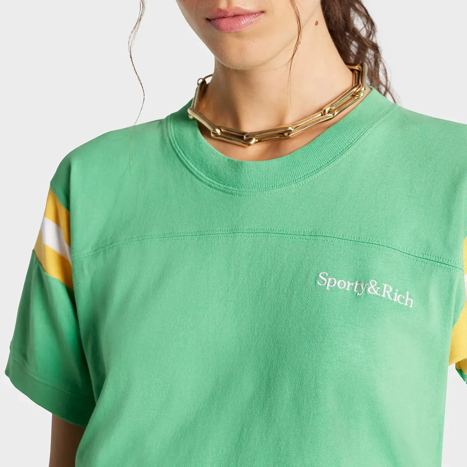 SPORTY & RICH SERIF LOGO FOOTBALL T-Shirt { VERDE/WHITE