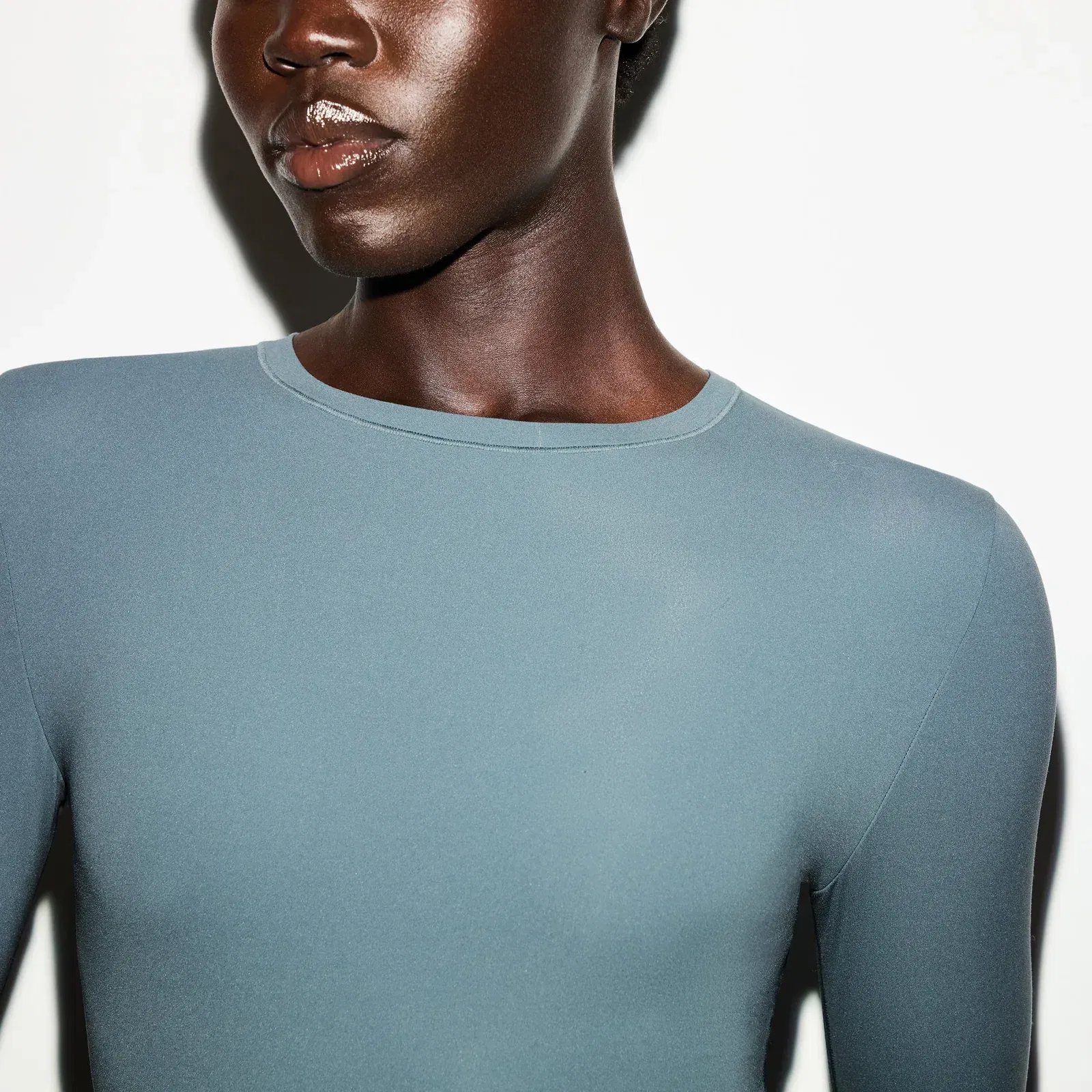 FITS EVERYBODY LONG SLEEVE CREW NECK BODYSUIT | ZIRCON