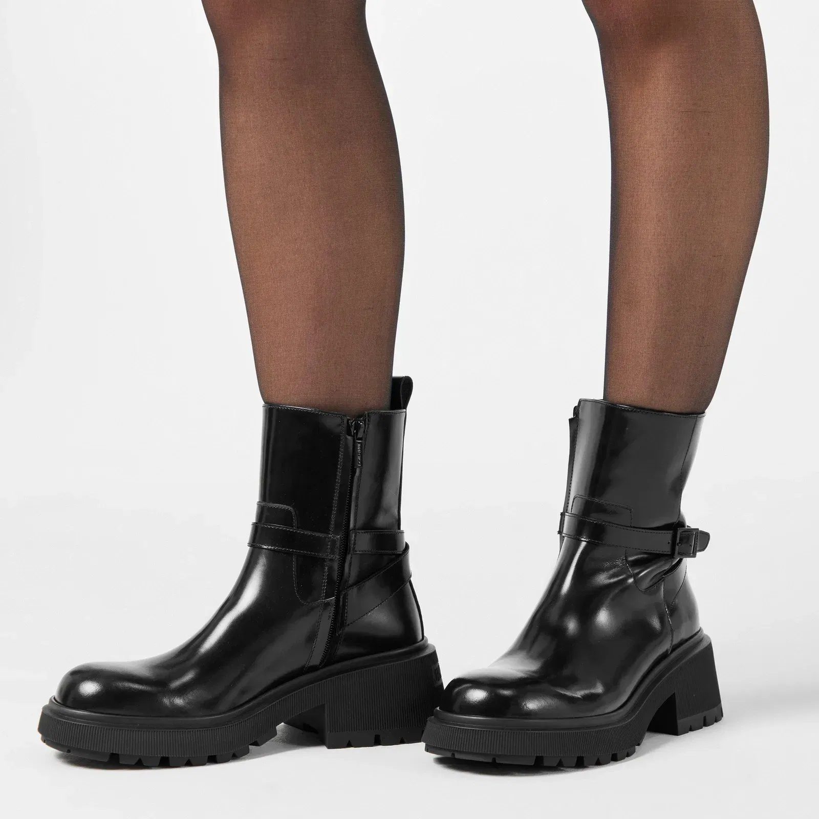 Conny Flat Ankle Boots