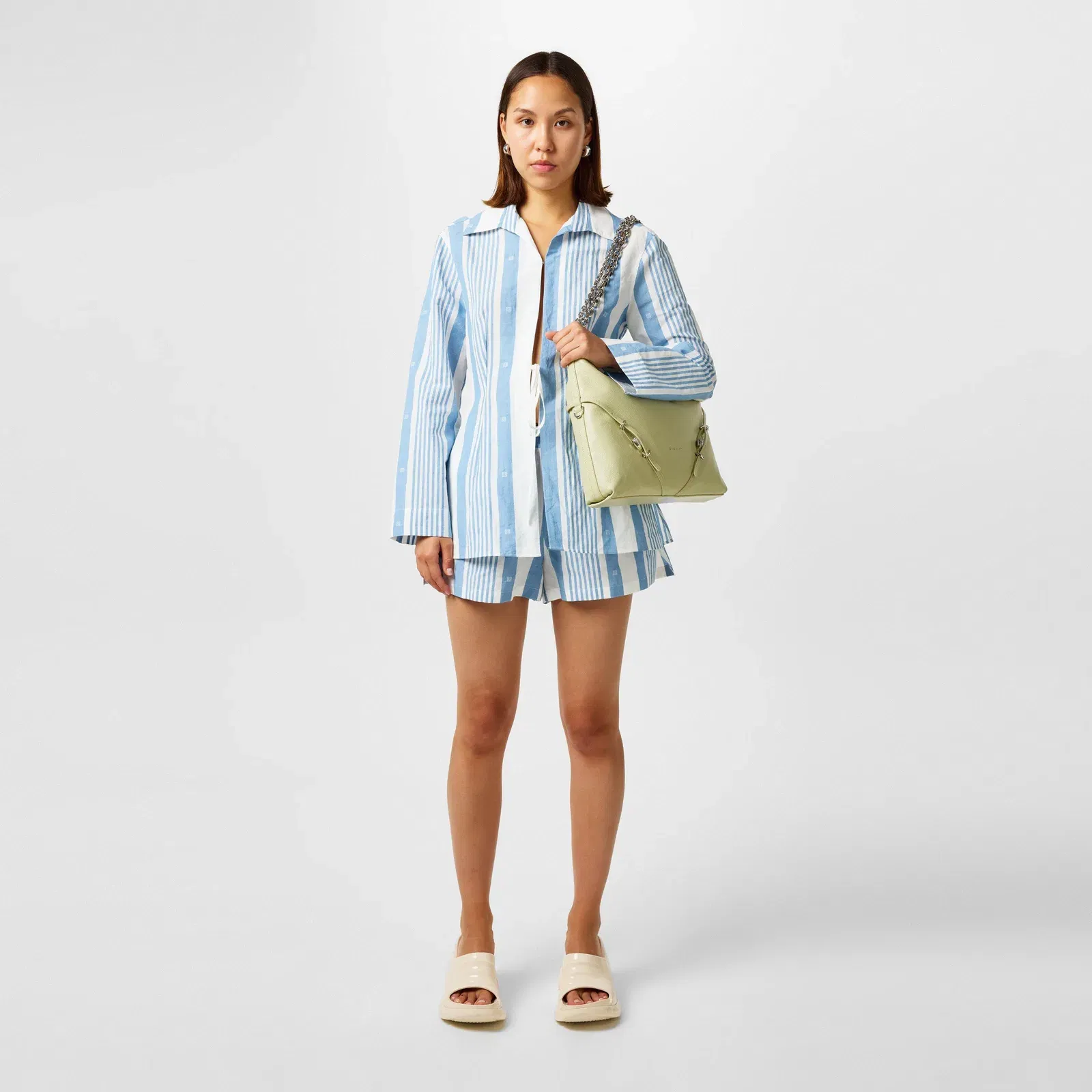 Medium Voyou Chain Shoulder Bag