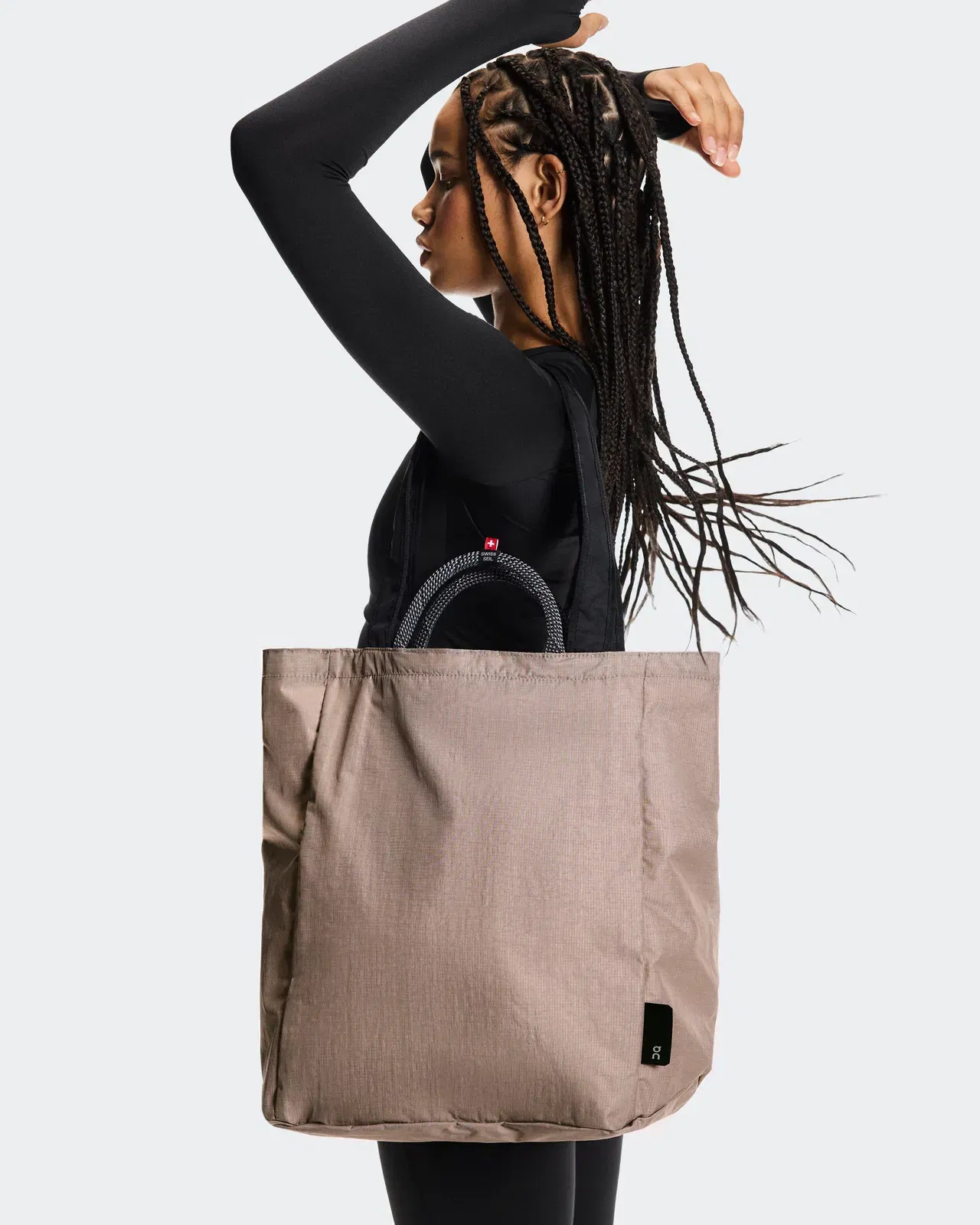 On Tote Pack 25L Cinder | Black