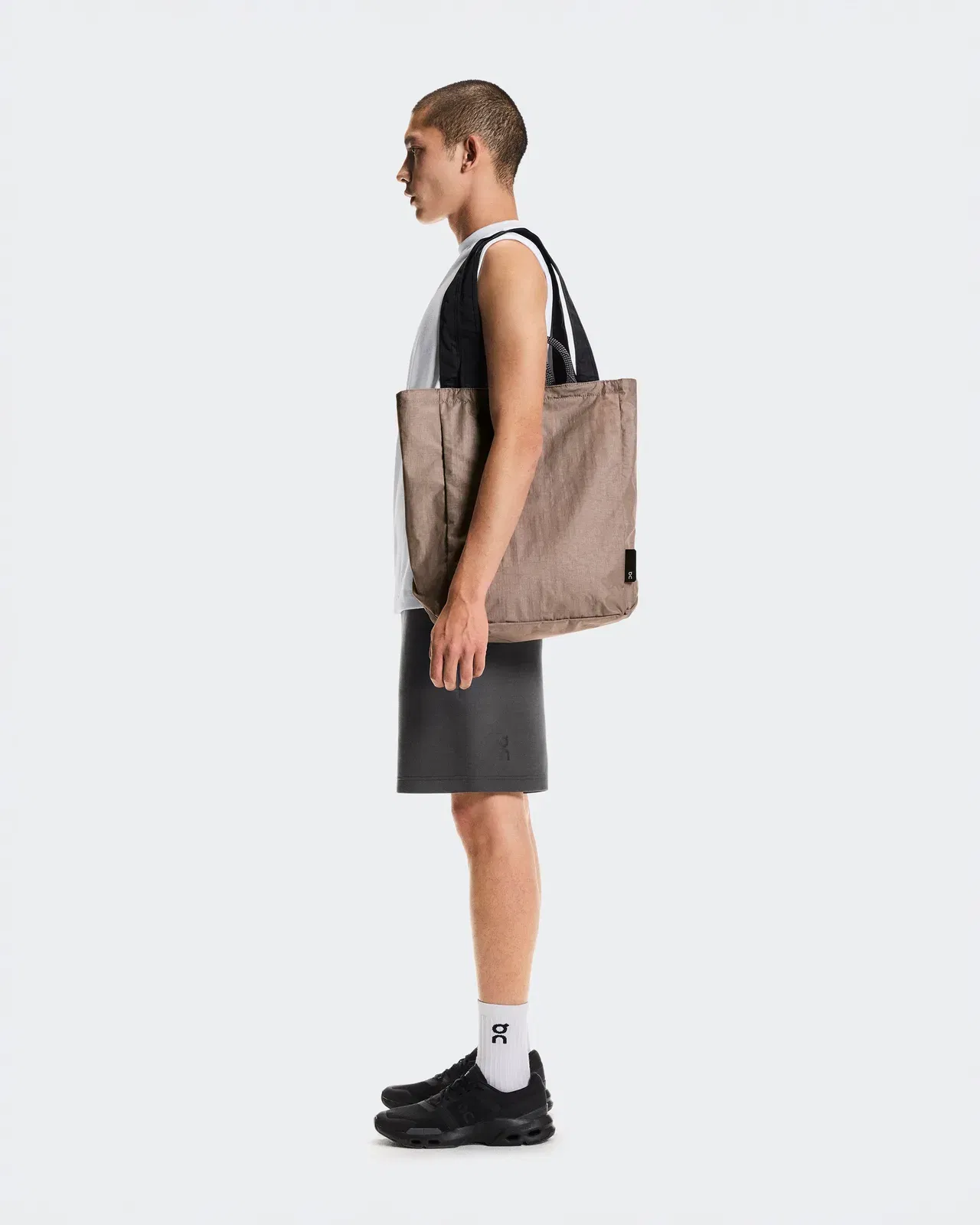 On Tote Pack 25L Cinder | Black