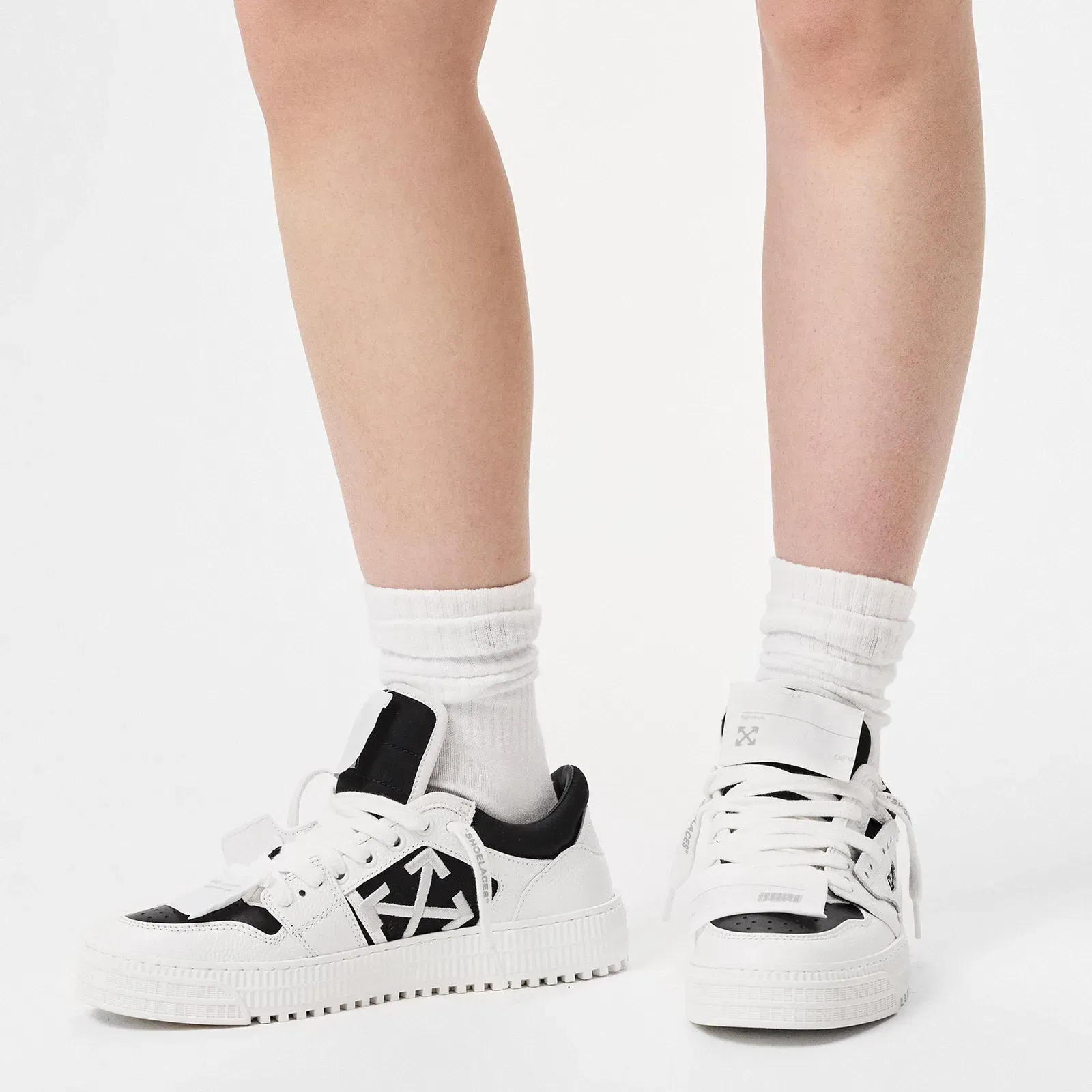 Low 3.0 Sneakers with ZIP Tie Tag