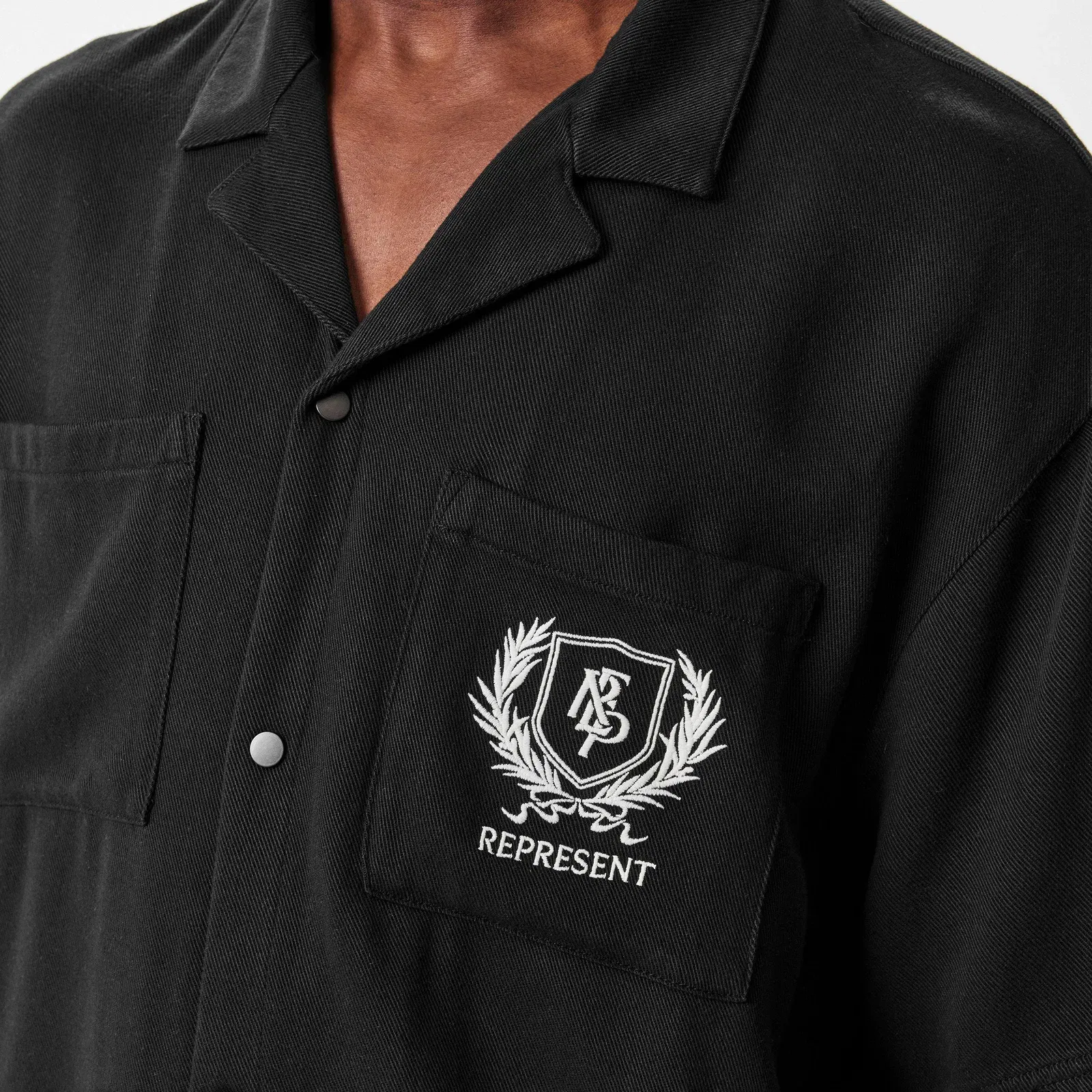 Rep Crest S/S Shirt, Iconic Crest Shirt