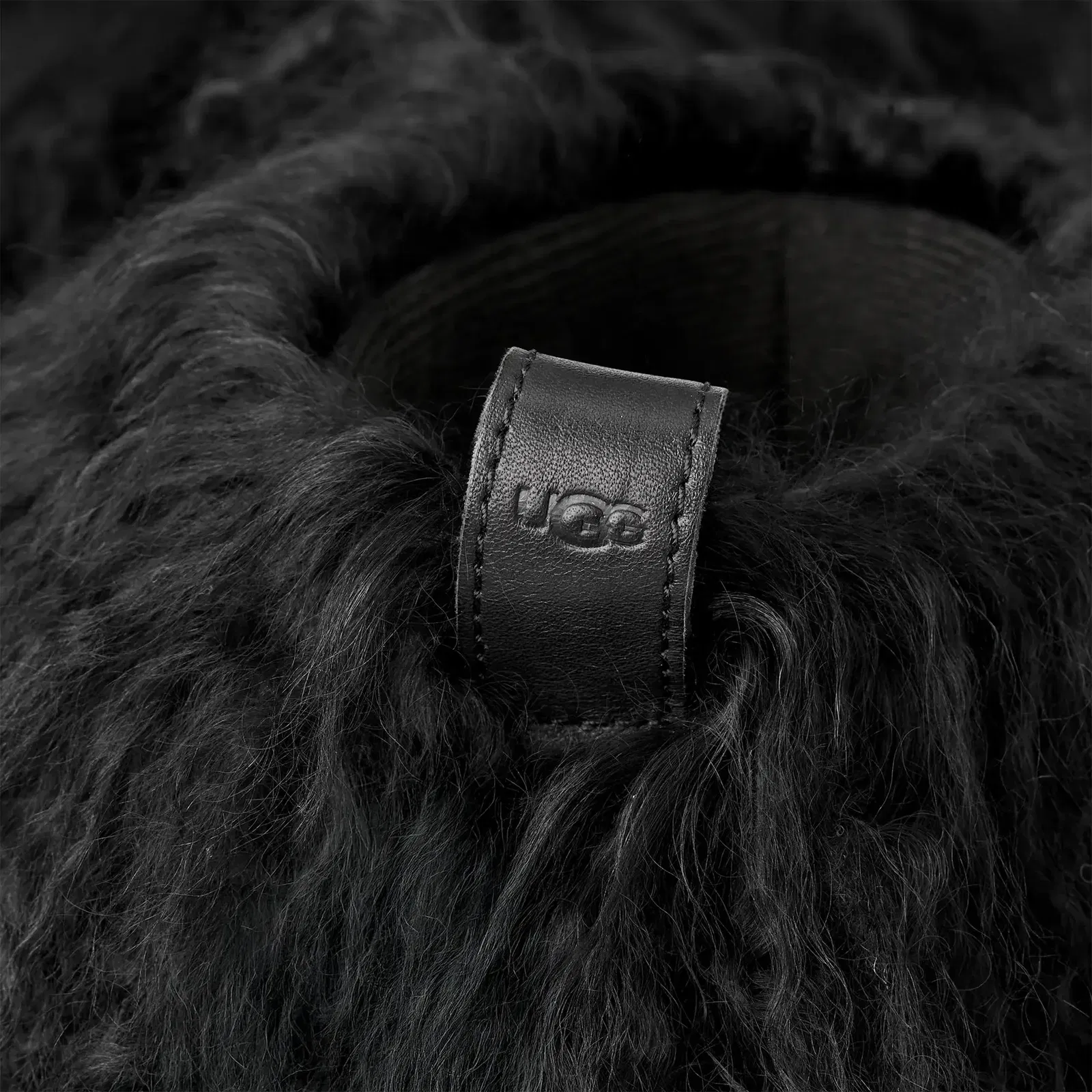 Ugg Classic Short Fluff Momma Black