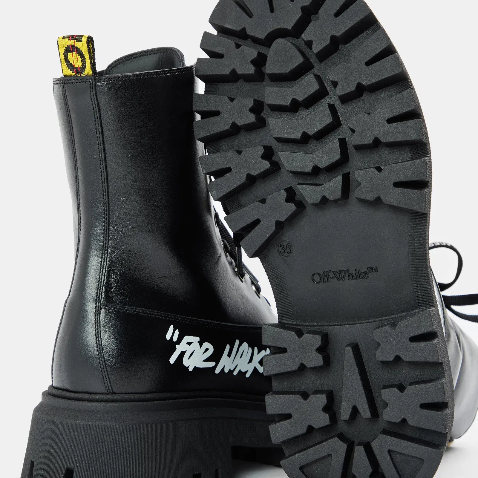 Walking Low-Top Trainers