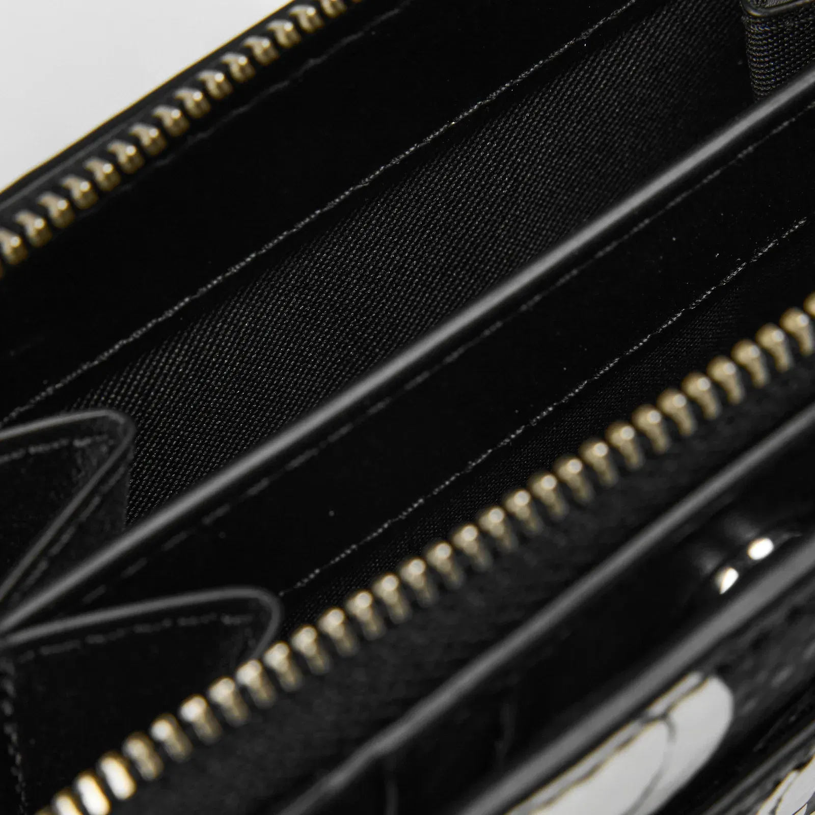 Daisy Cmpc Zip Around Purse
