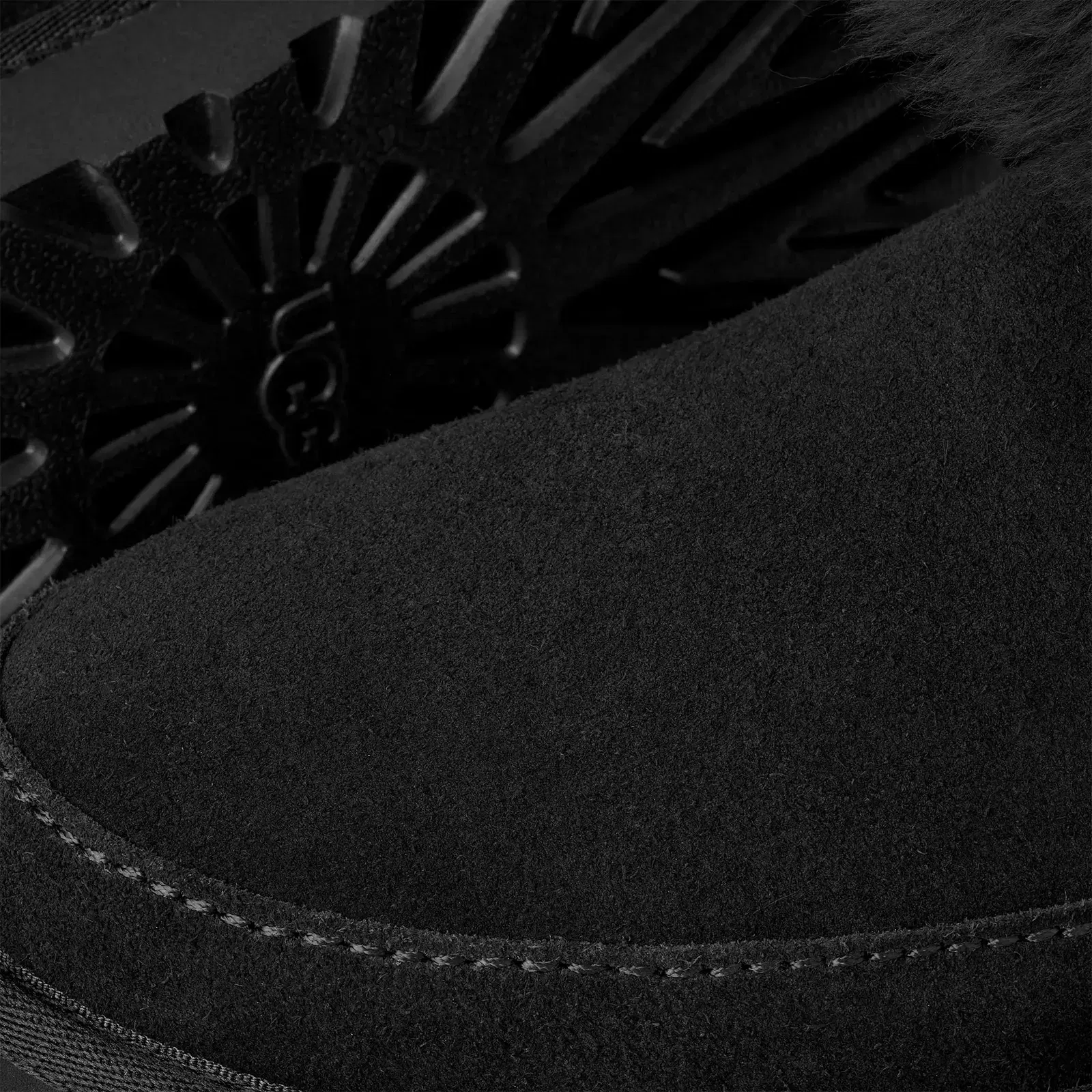 Ugg Classic Ultra Mini Chalet Black