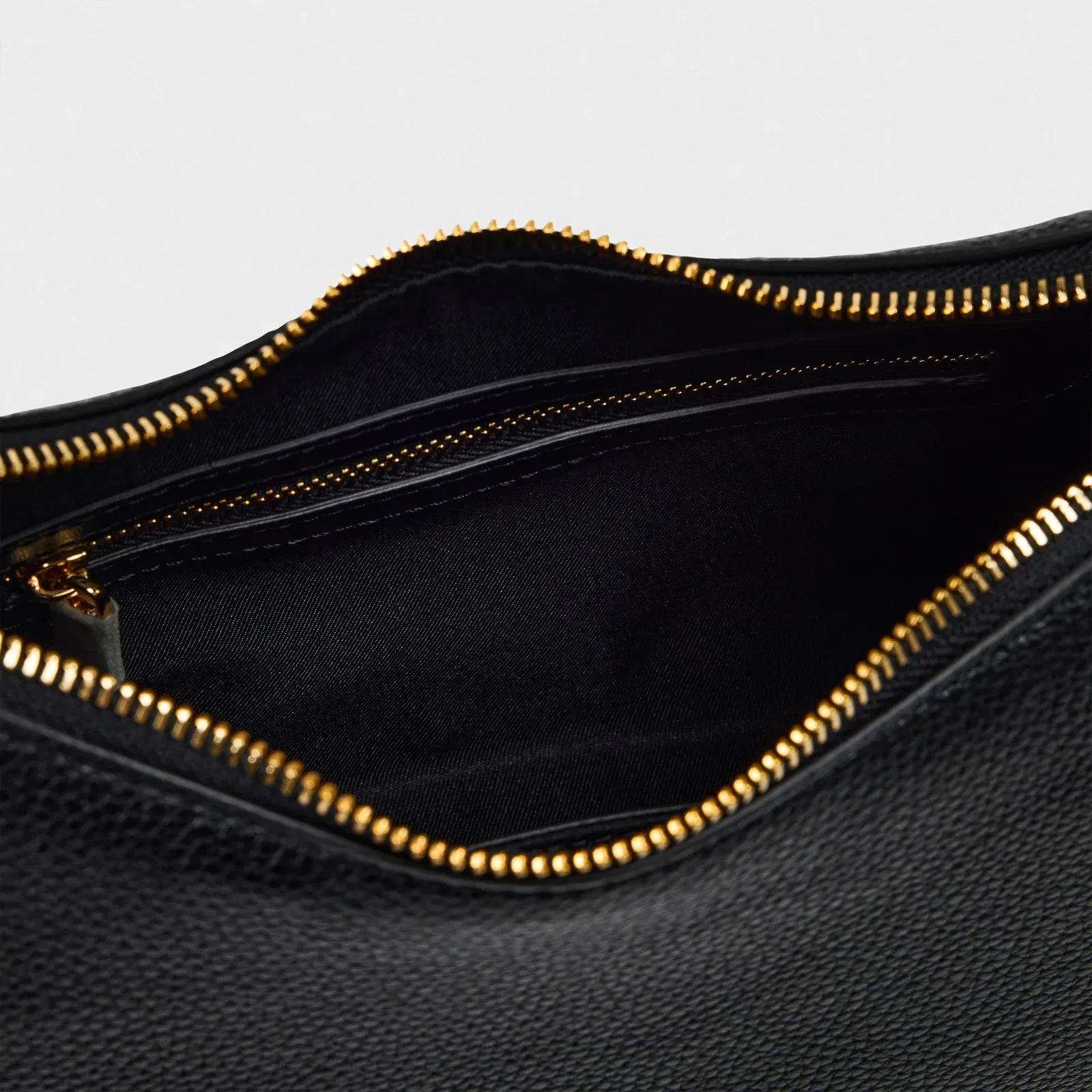 Giant Shoulder Bag