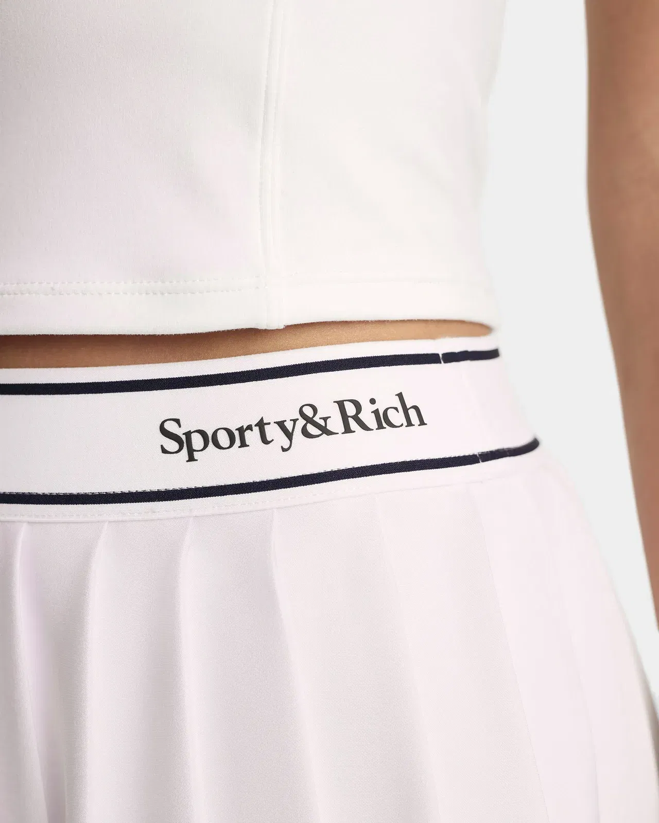 Serif Logo Pleated Skirt - White/Navy