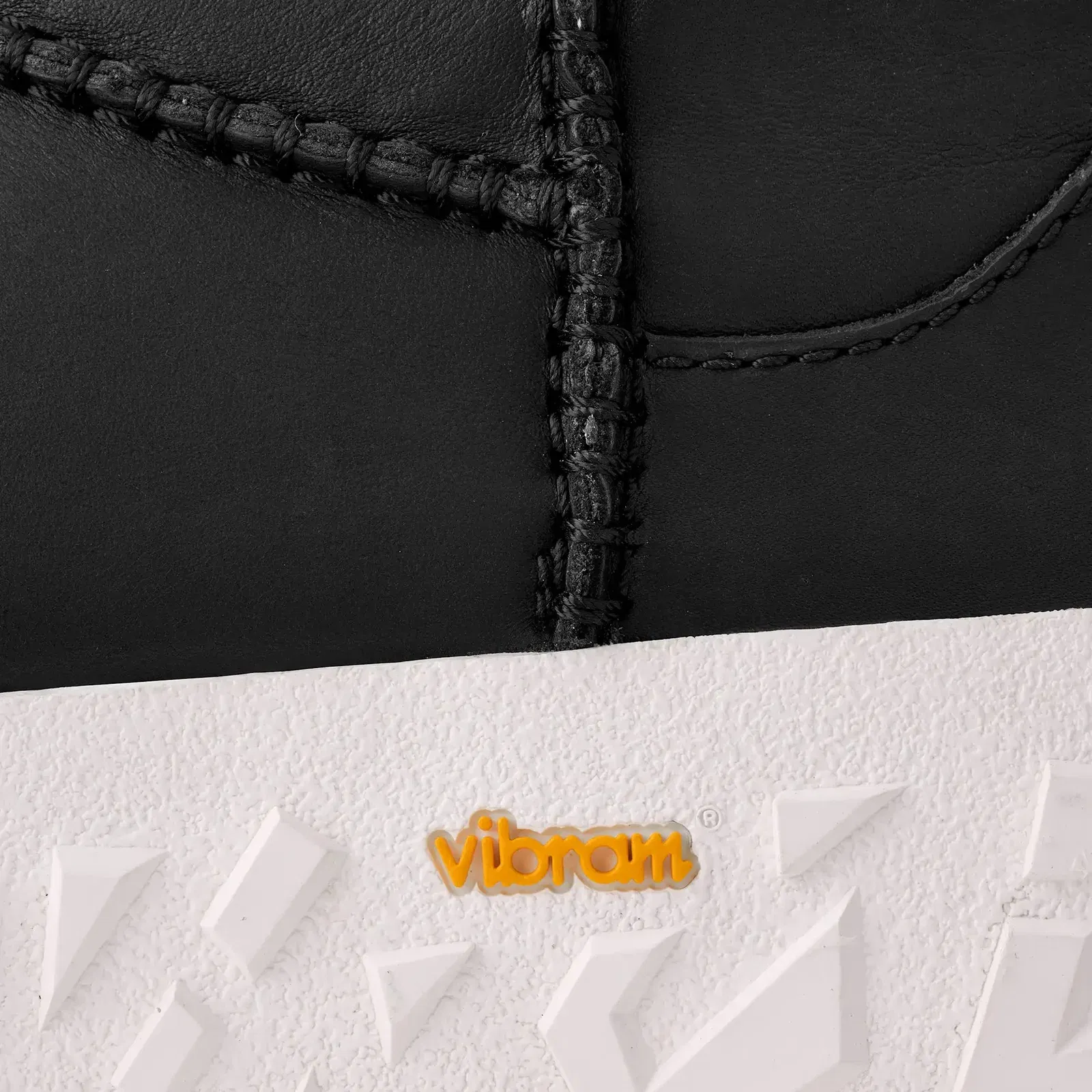 Ugg Classic Ultra Mini Wrap Tech Noir Black / Jasmine