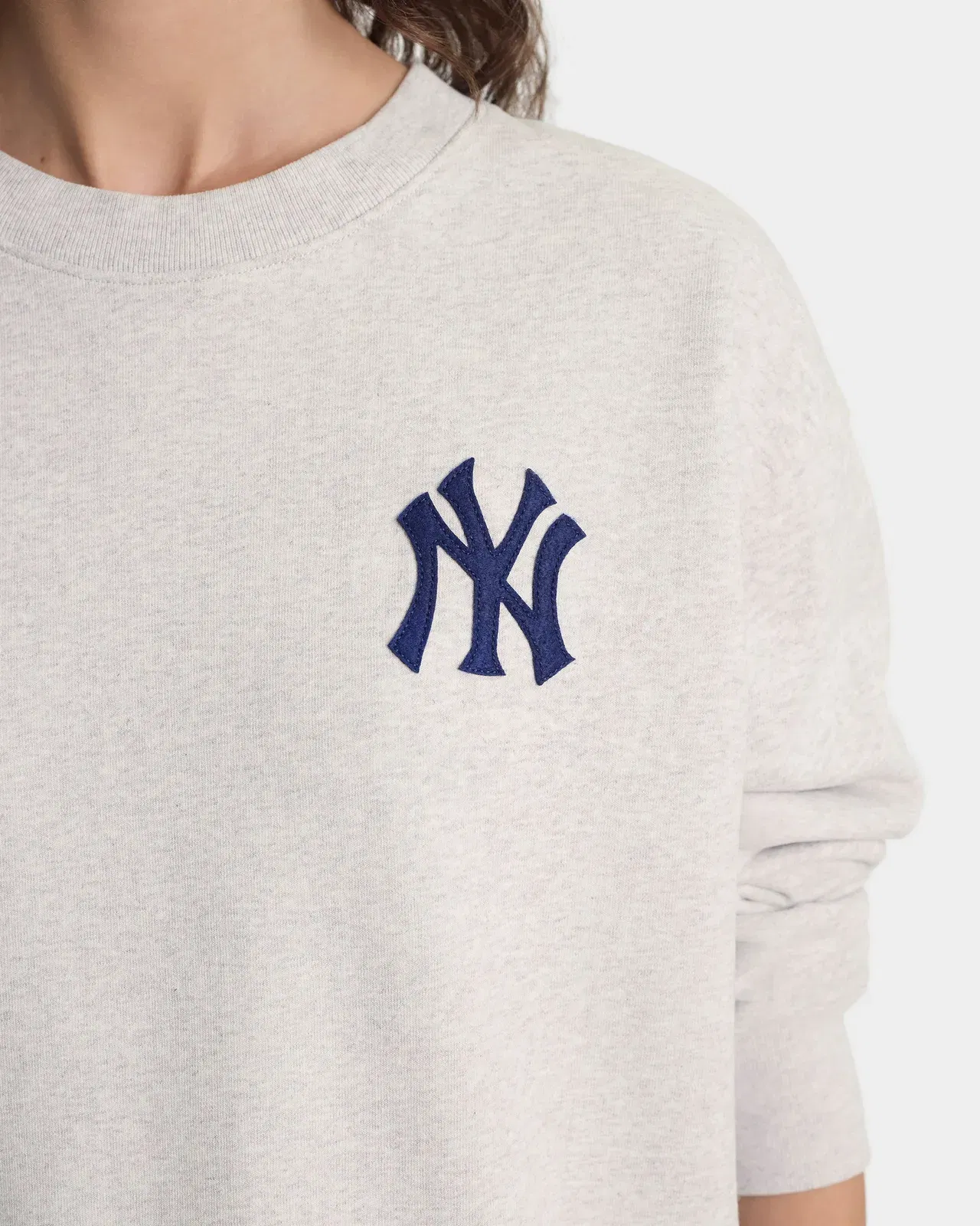 Heritage Yankees Serif Crewneck - Heather Gray/Navy