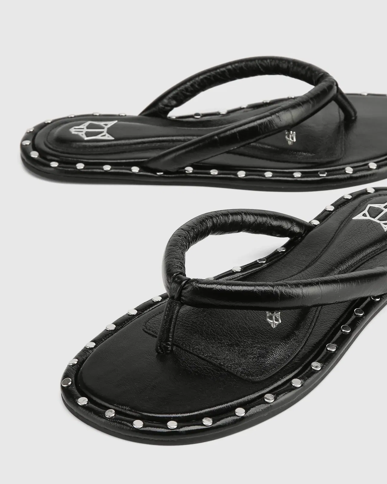 Grenada Black Leather/Silver Studs