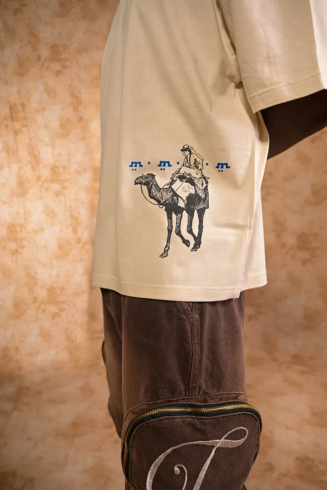 MONUMENTAL T-Shirt - ANITIQUE WHITE