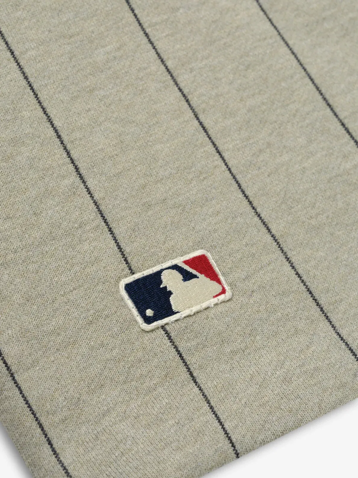 Essentials Mlb 90'S Sweatshort Seal Heather W Black Pinstripes