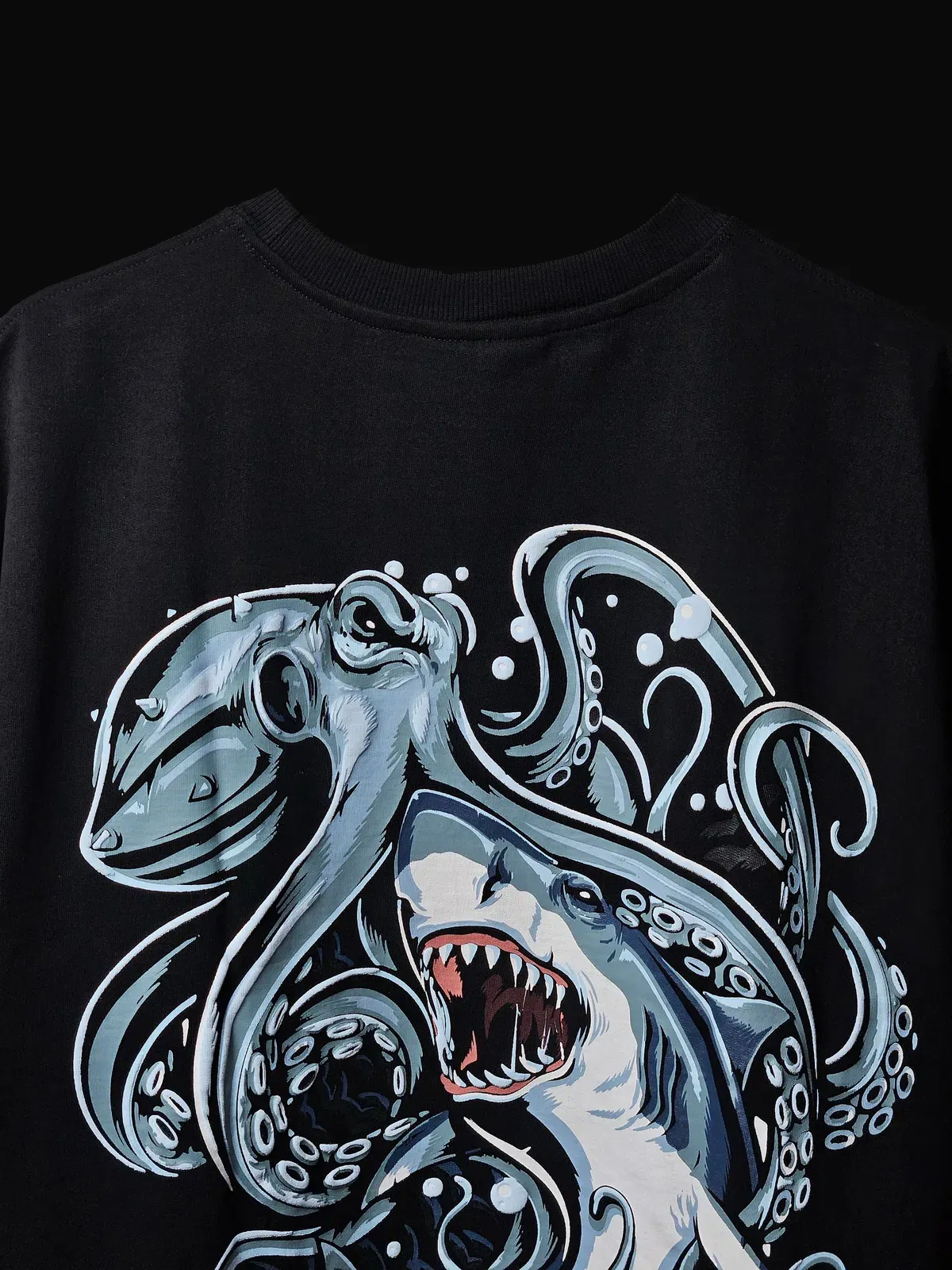 BLACK OCTOPUS X SHARK T-SHIRT