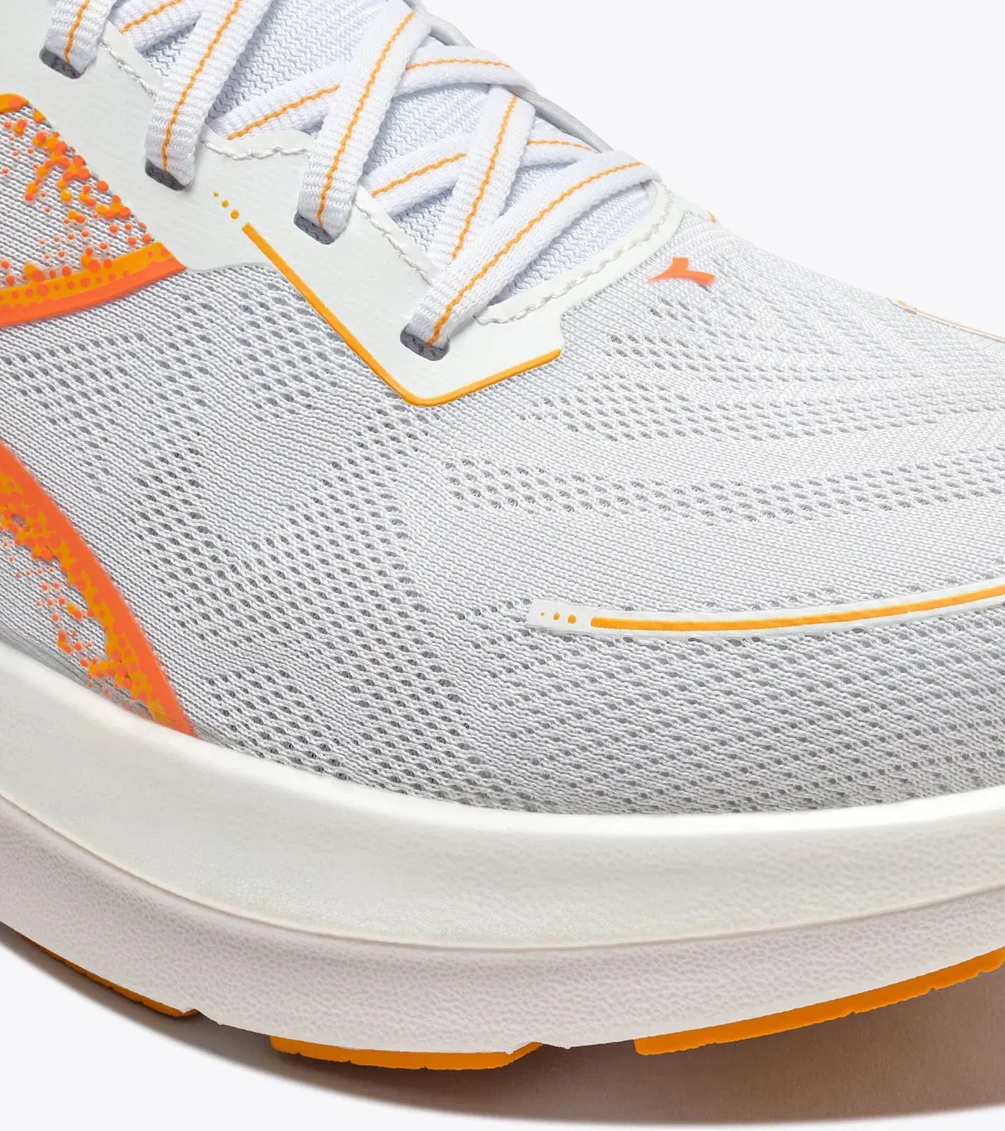 Diadora Mythos Blushield Vigore V White/Nectarine