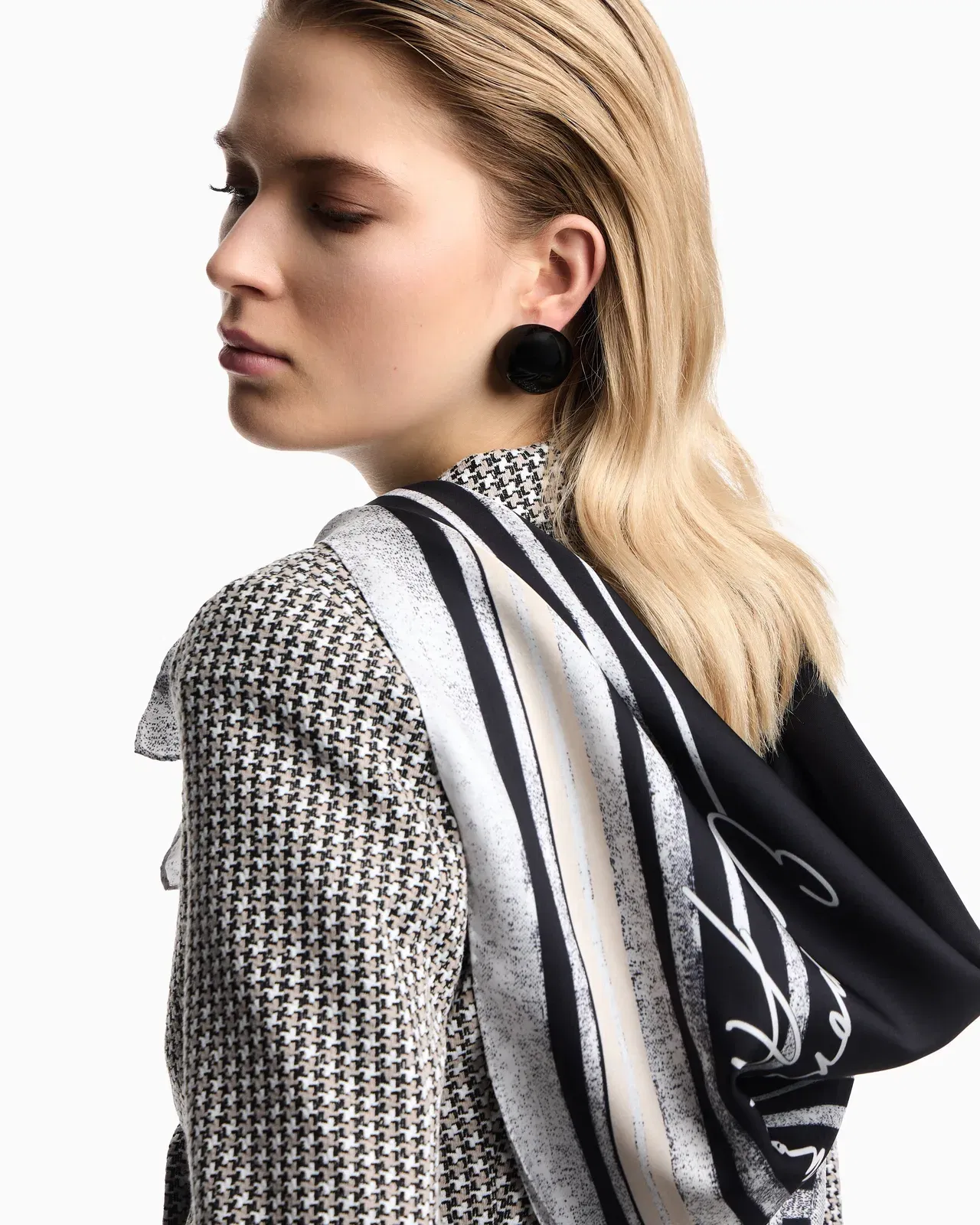 Emporio Armani Pure silk foulard with a frame print