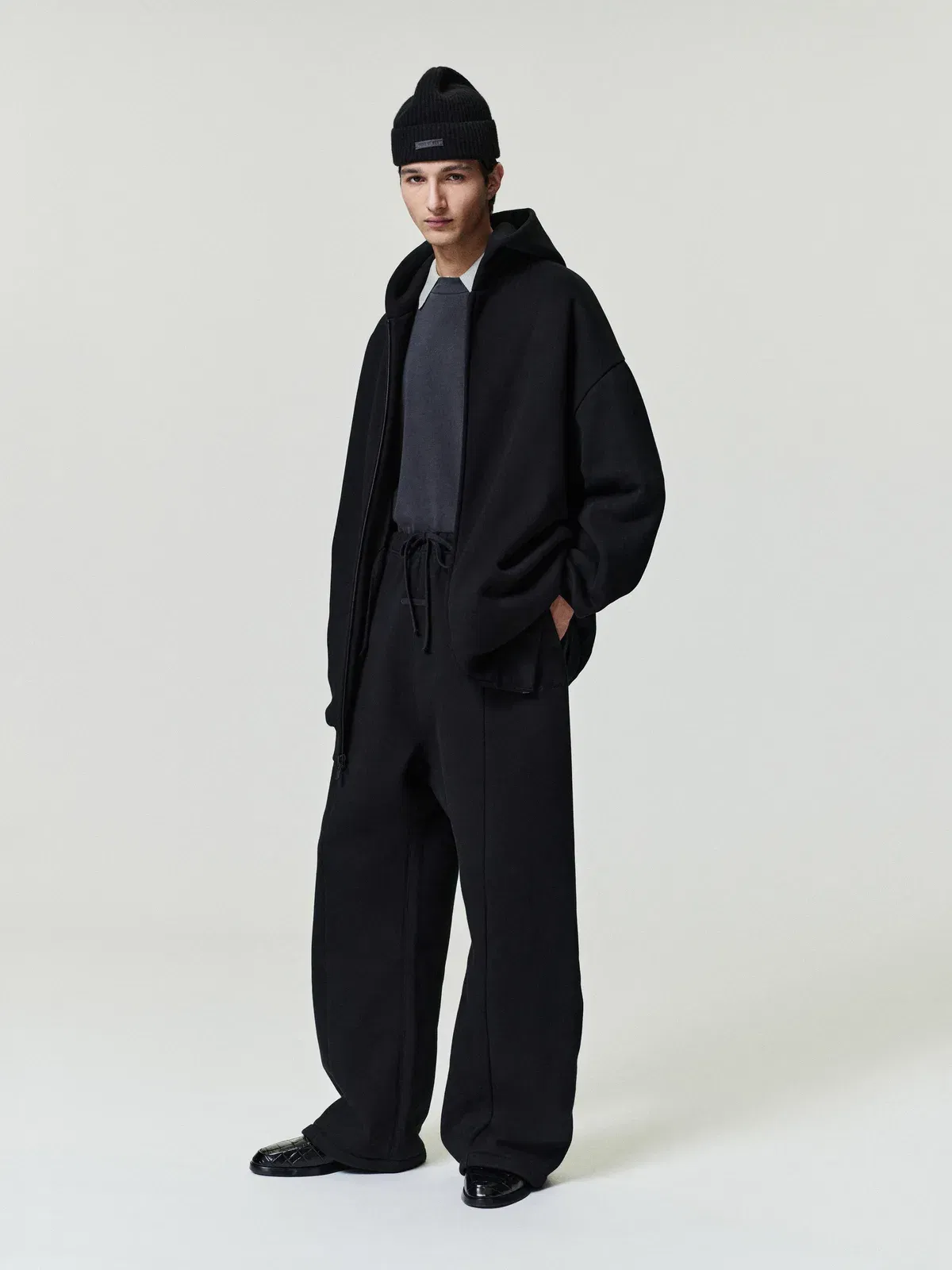Essentials Cotton Canvas Pleat Front Pant Vintage Black