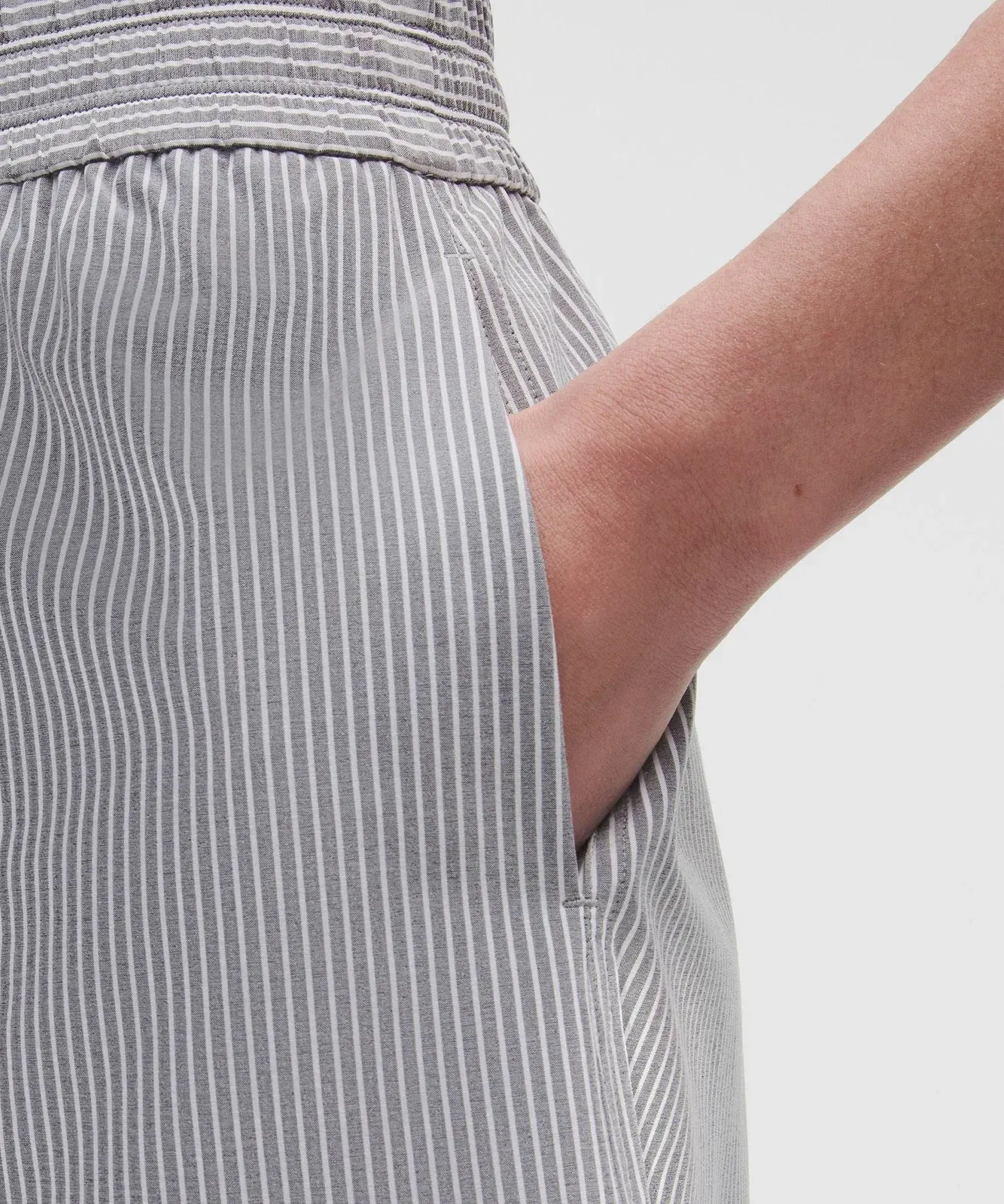 Lululemon Women's Breezily Mid-Rise Short 6"