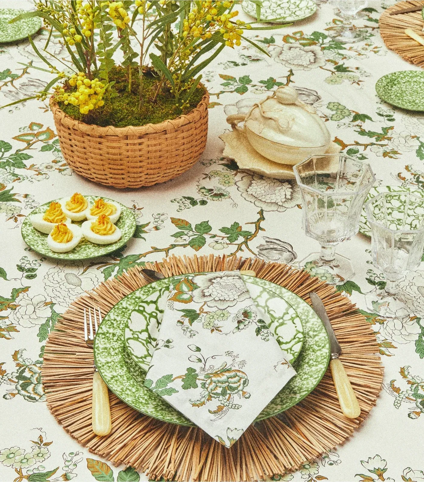 Happy Times Bouquet Round Tablecloth, 120"