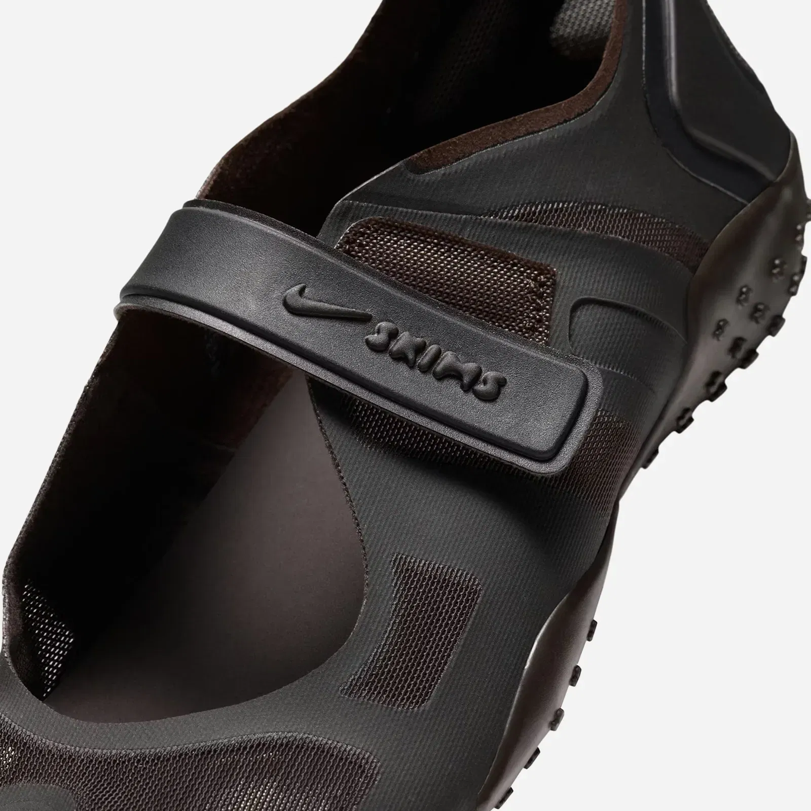 Nike X Skims Rift Mesh Footwear Velvet Brown