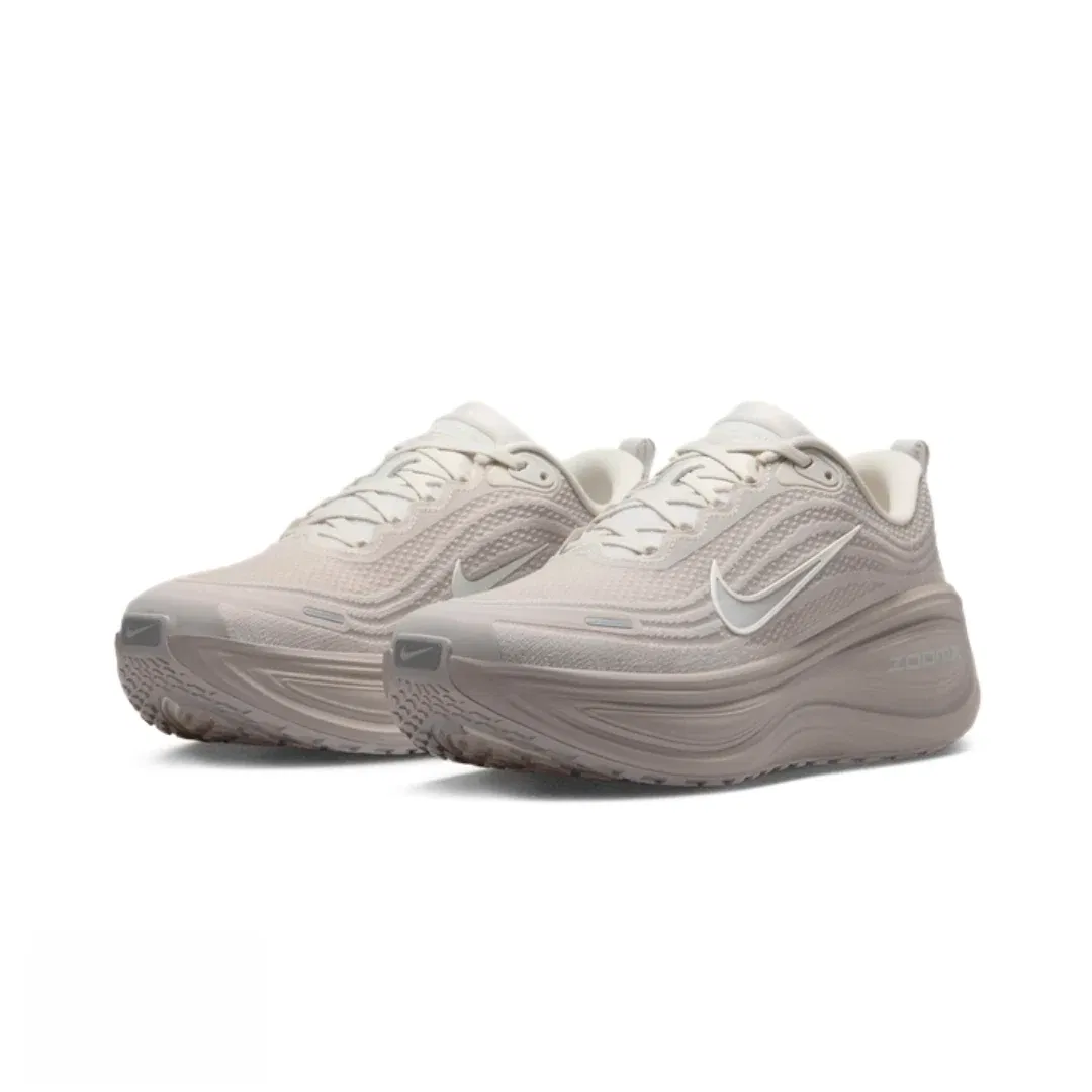 Nike Vomero Plus Light Bone