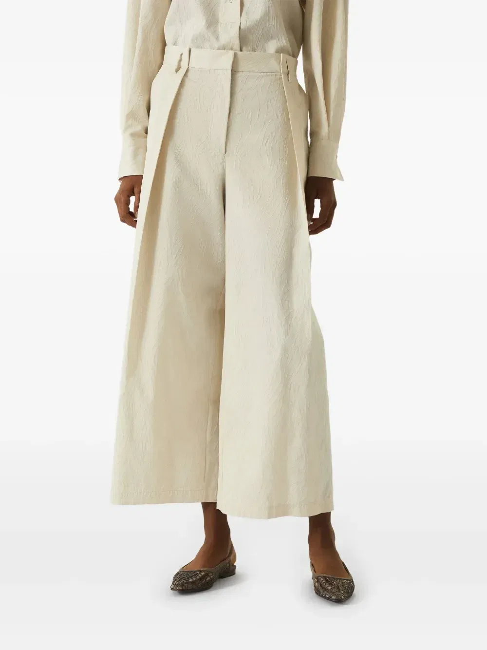 wide-leg cropped trousers