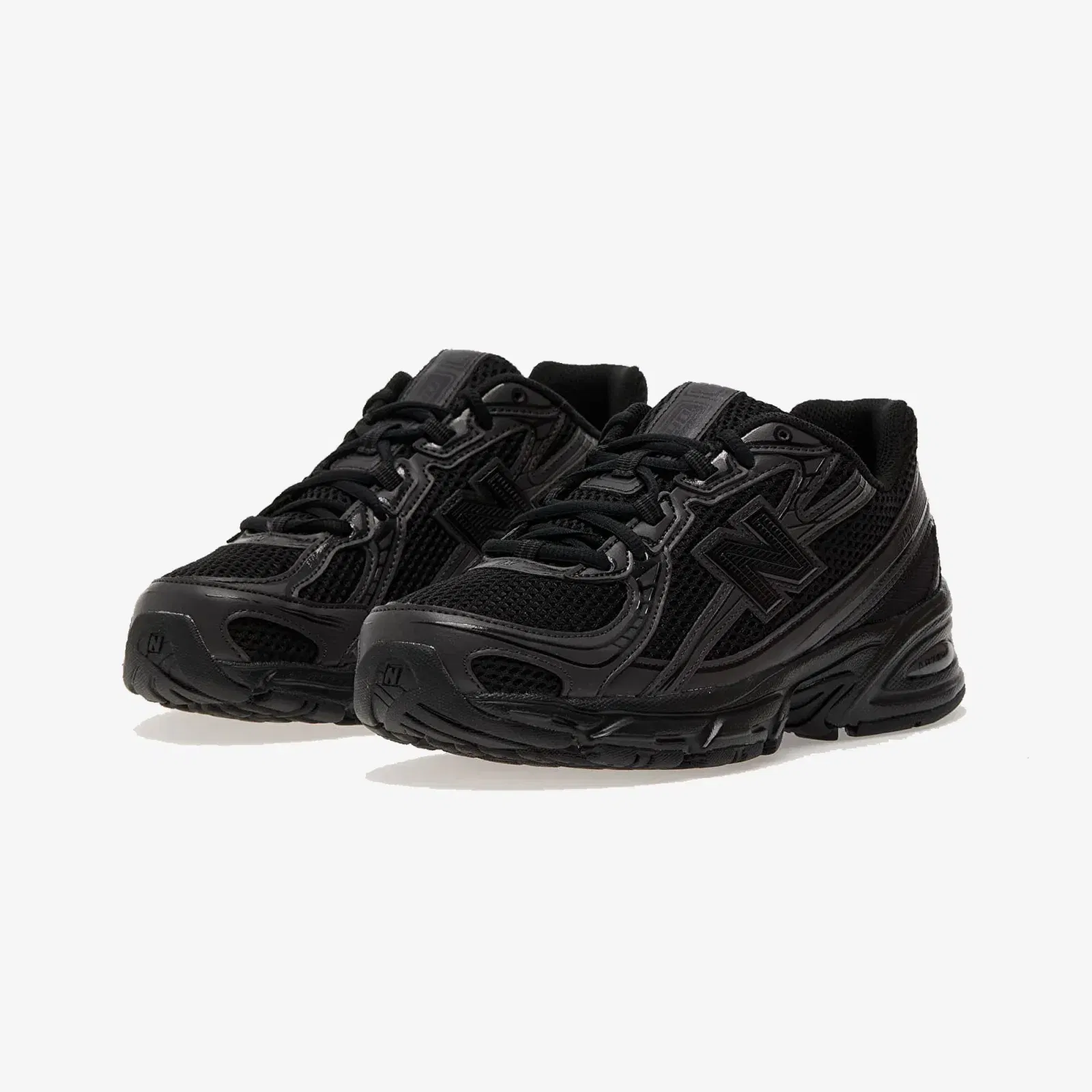 New Balance 740 { BLACK/BLACK CEMENT