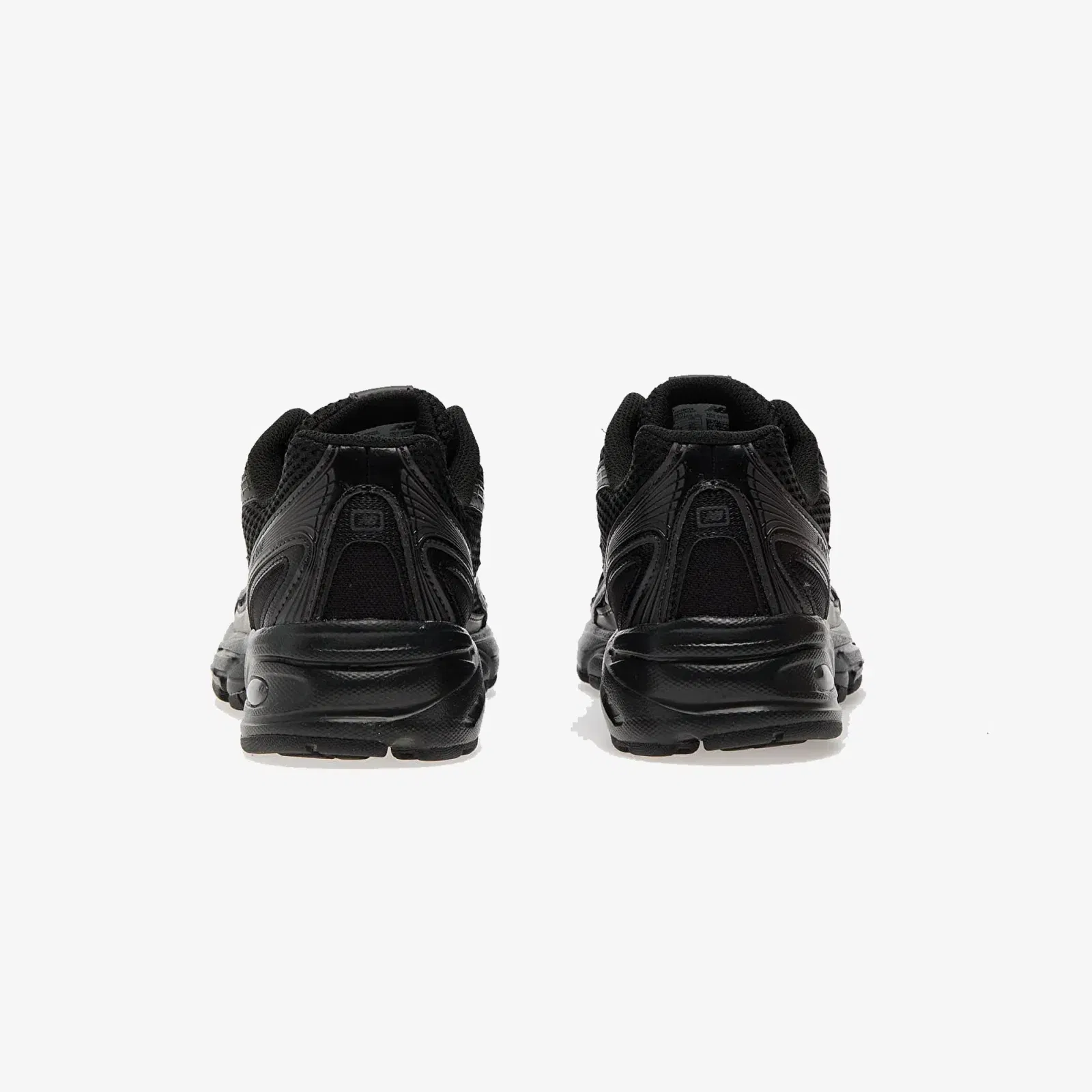 New Balance 740 { BLACK/BLACK CEMENT