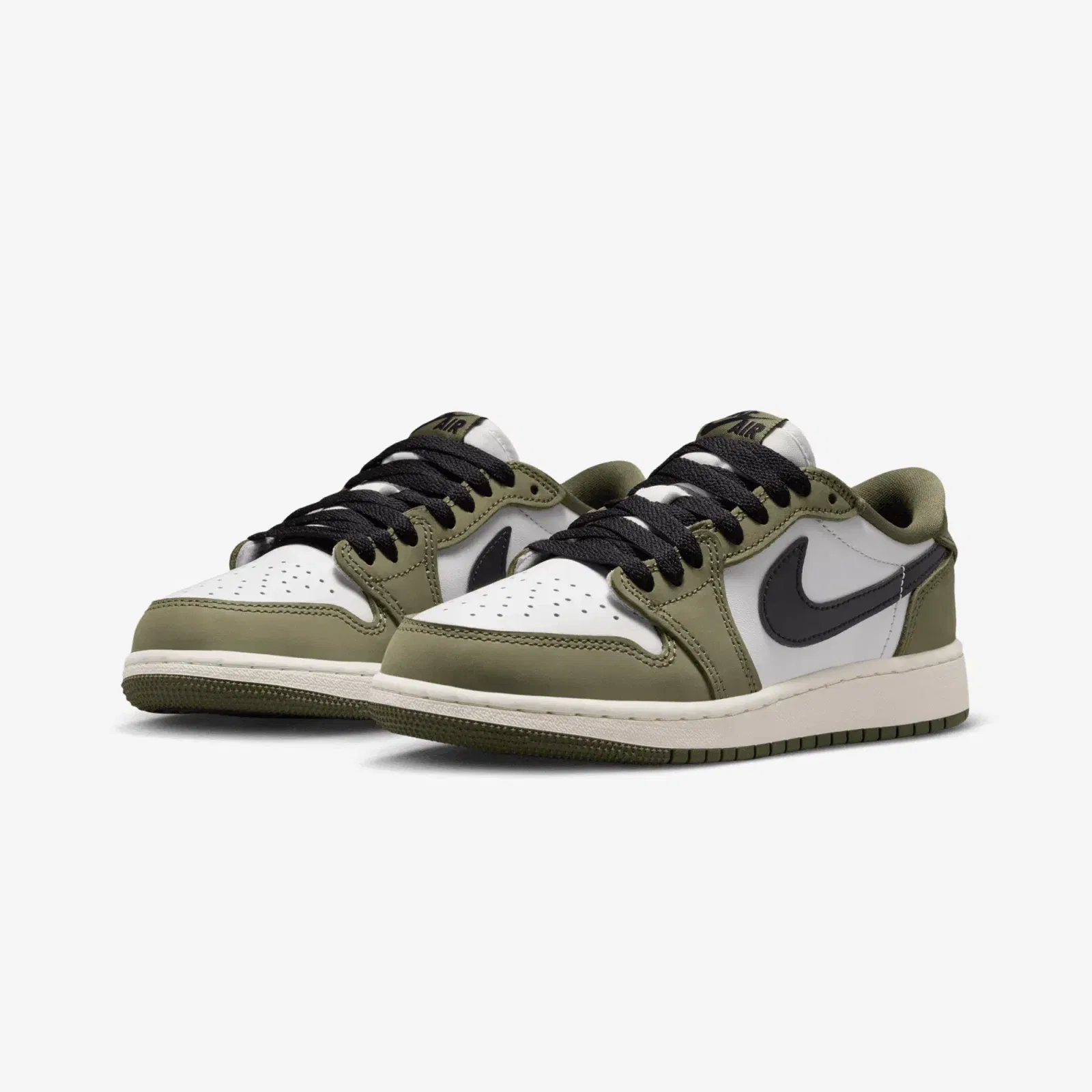 JORDAN AIR JORDAN 1 RETRO LOW { MEDIUM OLIVE/SUMMIT WHITE