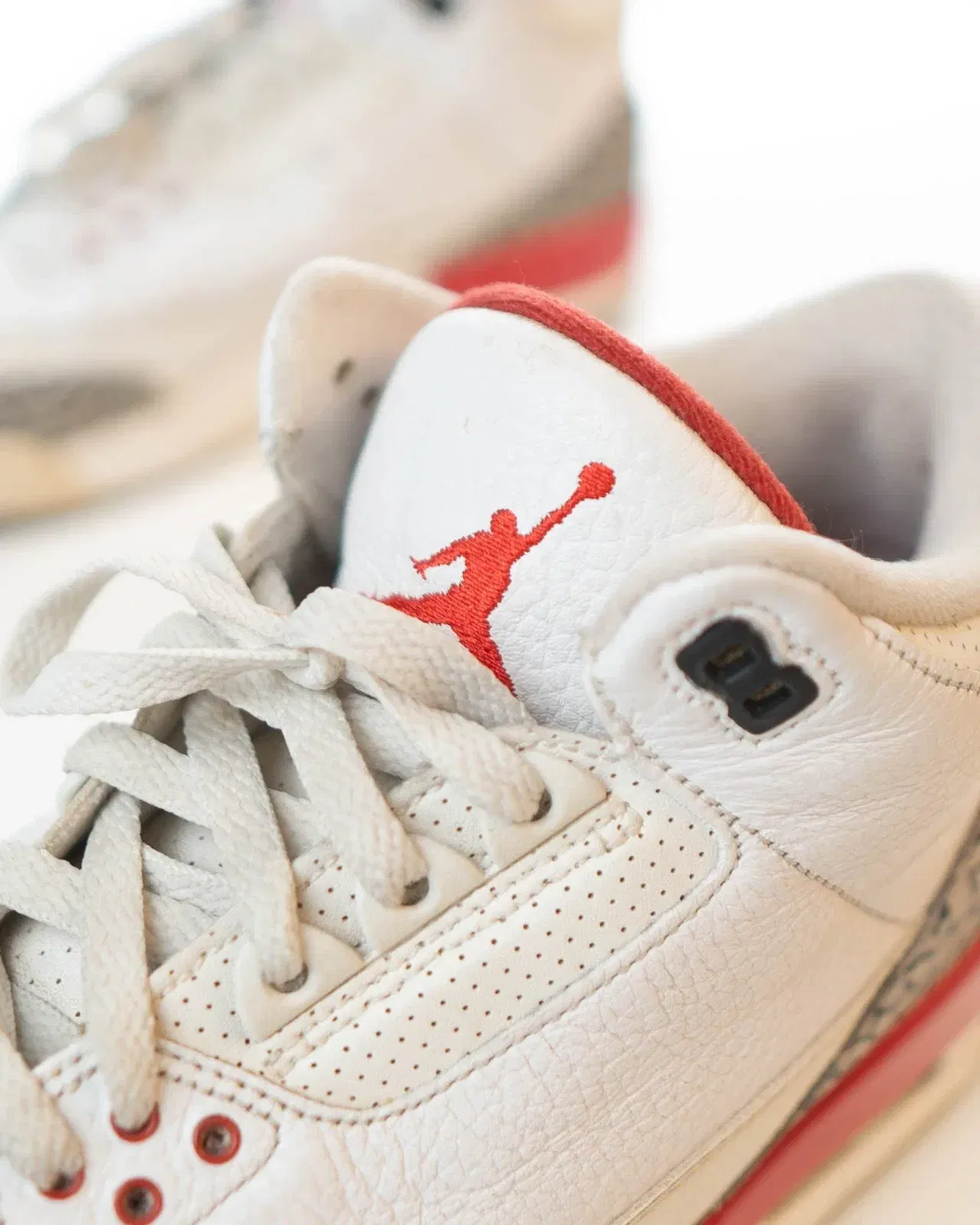 Nike Air Jordan 3 Retro Summit White/Fire Red -Black-Cement Grey (UK 9)