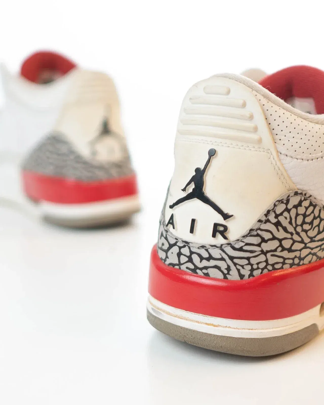 Nike Air Jordan 3 Retro Summit White/Fire Red -Black-Cement Grey (UK 9)