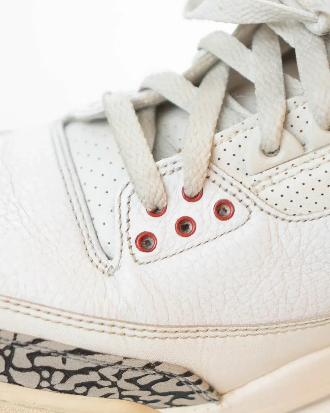 Nike Air Jordan 3 Retro Summit White/Fire Red -Black-Cement Grey (UK 9)