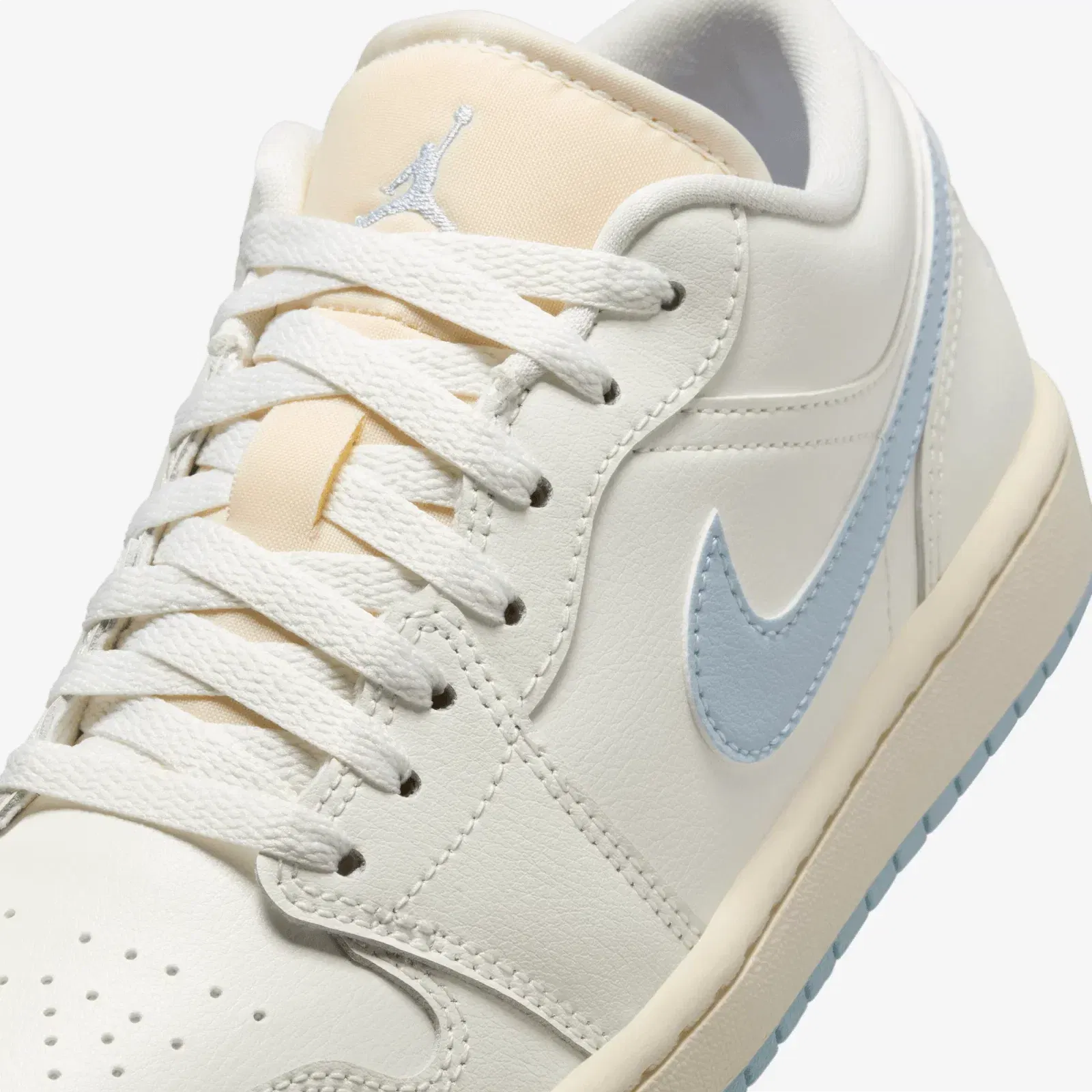 JORDAN AIR JORDAN 1 LOW { SAIL/GHOST-COCONUT MILK