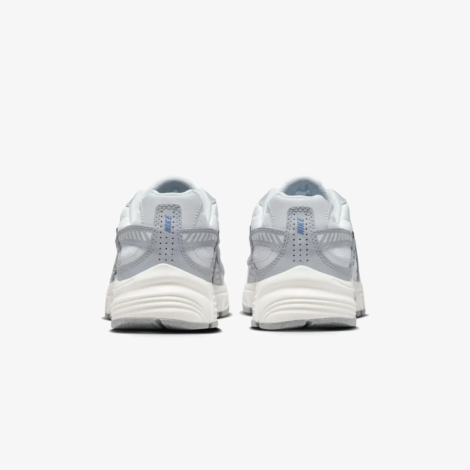 NIKE INITIATOR { SUMMIT WHITE/ASHEN SLATE-LT SMOKE GREY