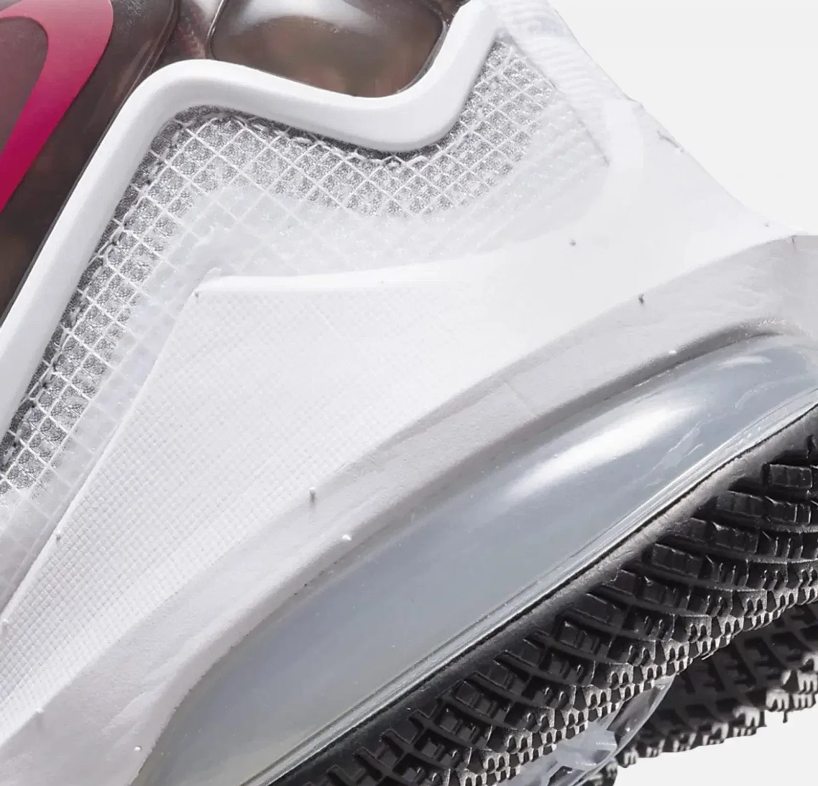 Nike LEBRON 19 { WHITE / UNIVERSITY RED