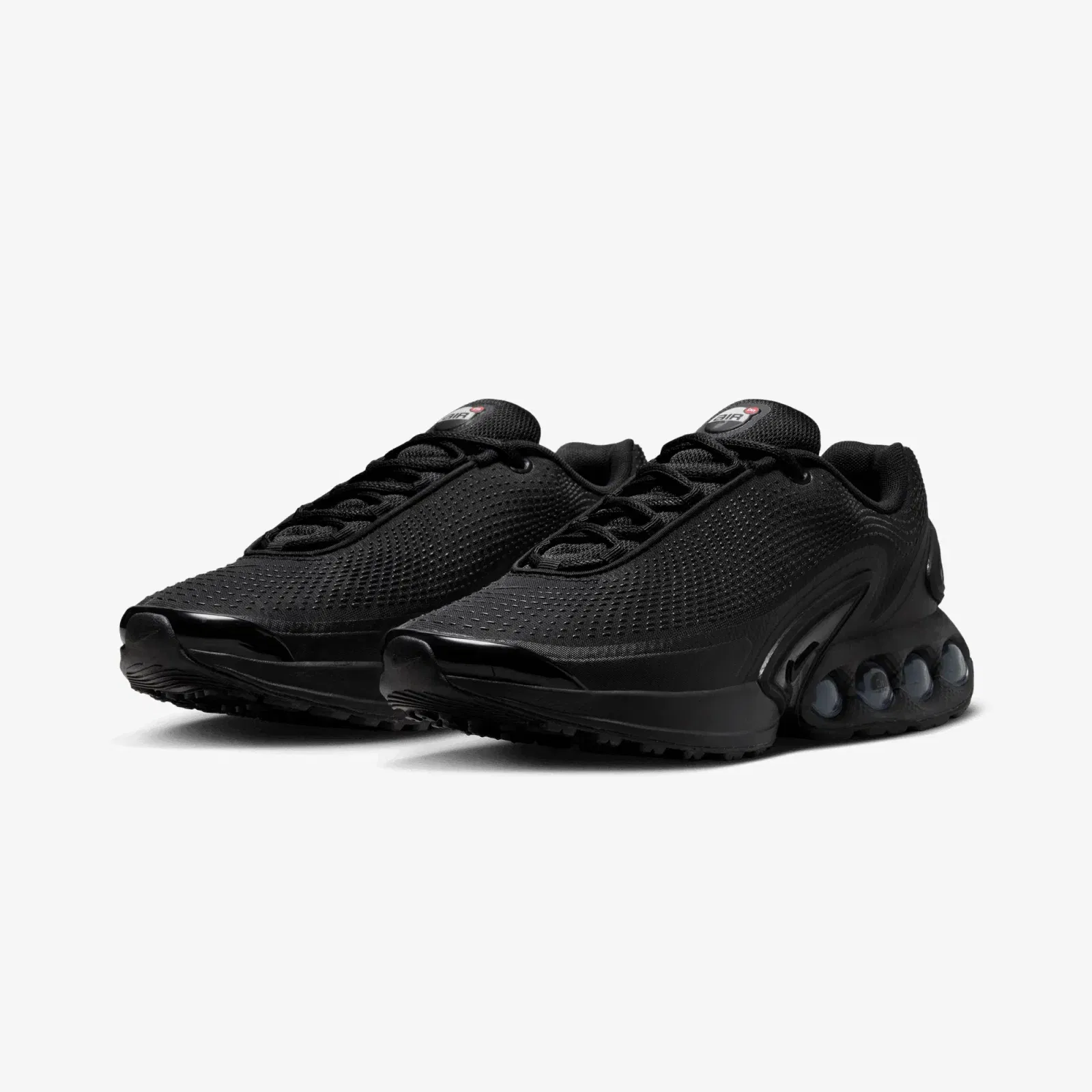 Nike AIR MAX DN { BLACK/BLACK-BLACK-MTLC DARK GREY