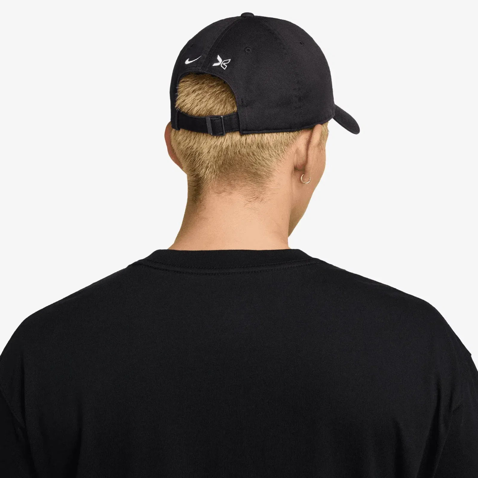 NIKE EVERYONE WATCHES SPORTS™ { OFF NOIR