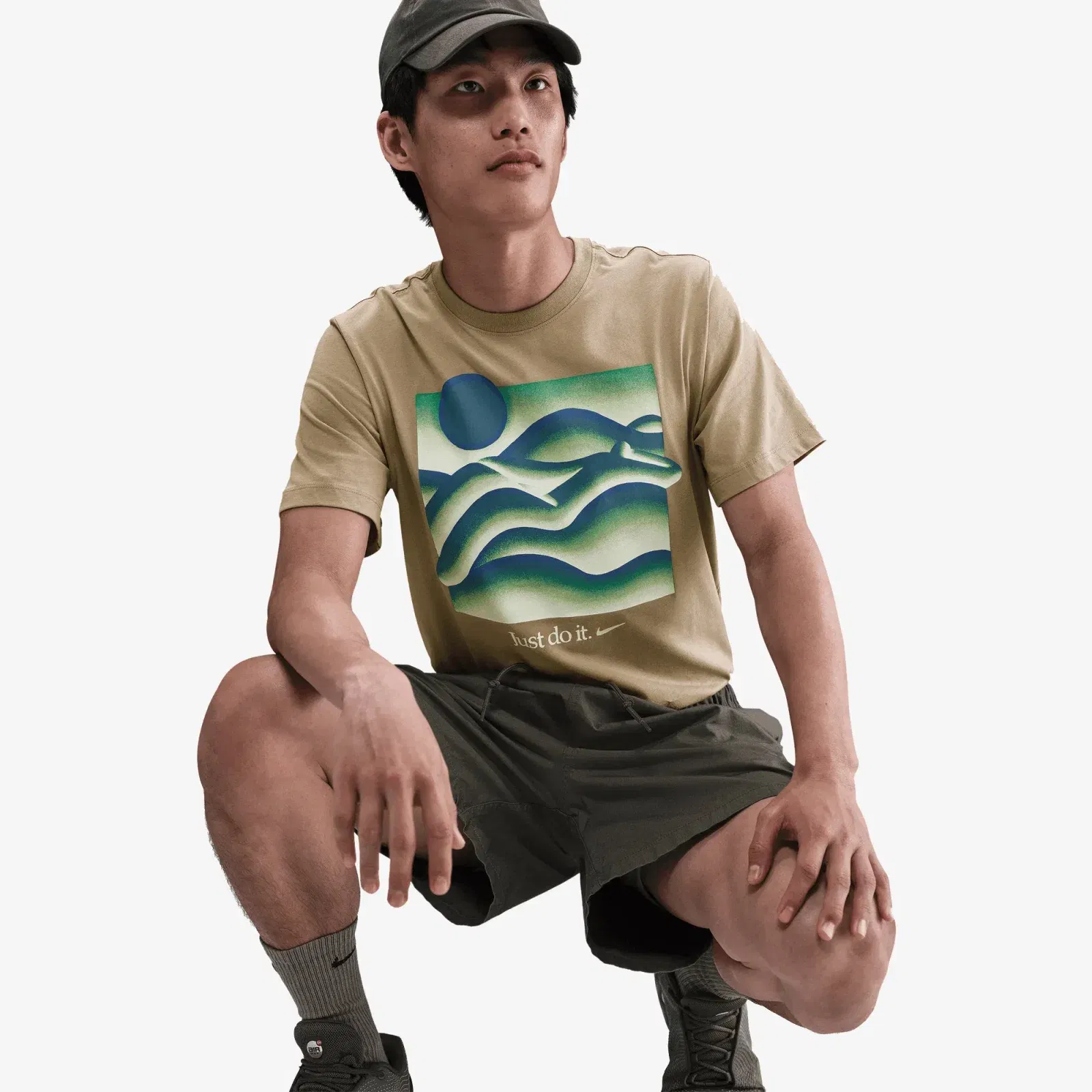 NIKE SPORTSWEAR T-SHIRT { PARACHUTE BEIGE
