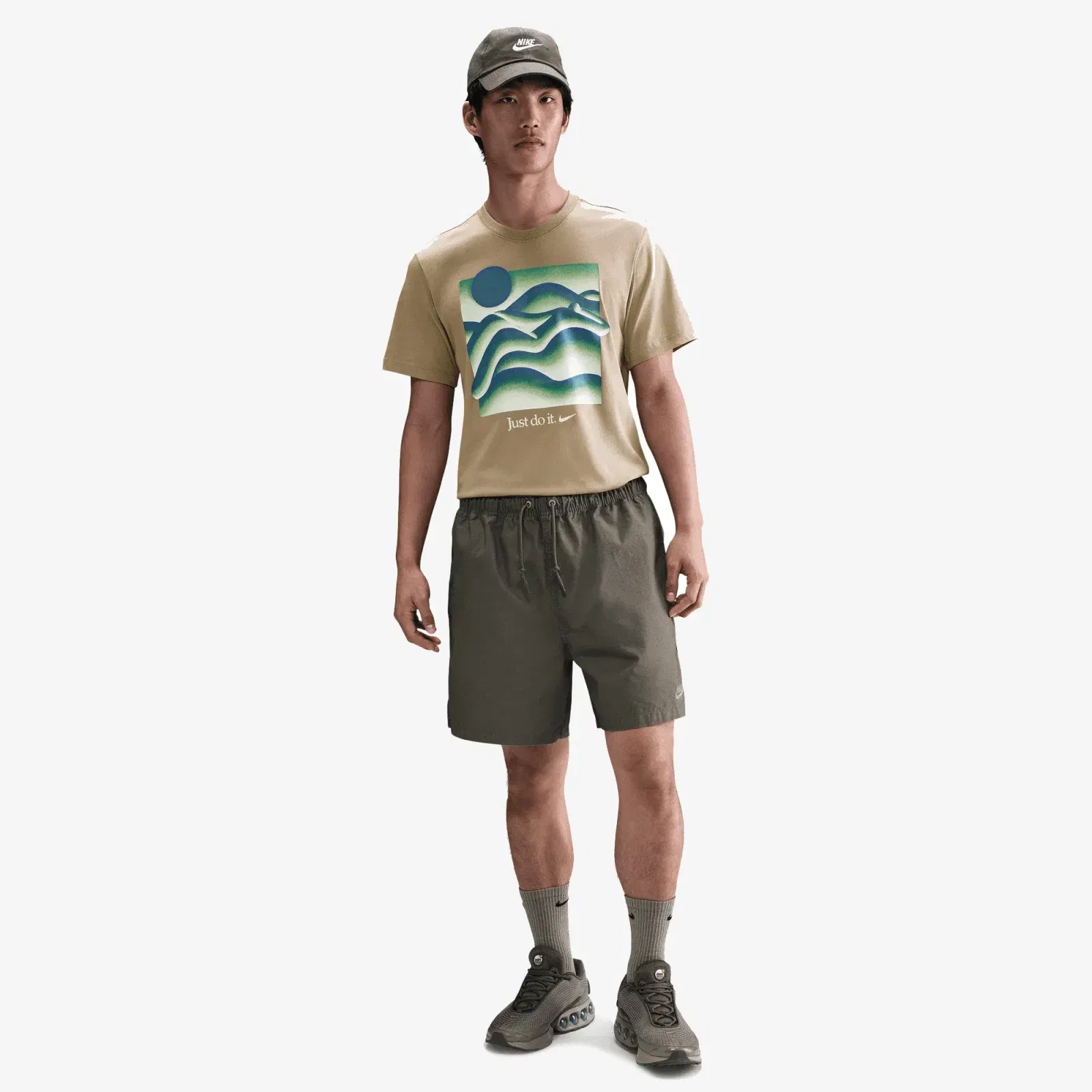 NIKE SPORTSWEAR T-SHIRT { PARACHUTE BEIGE